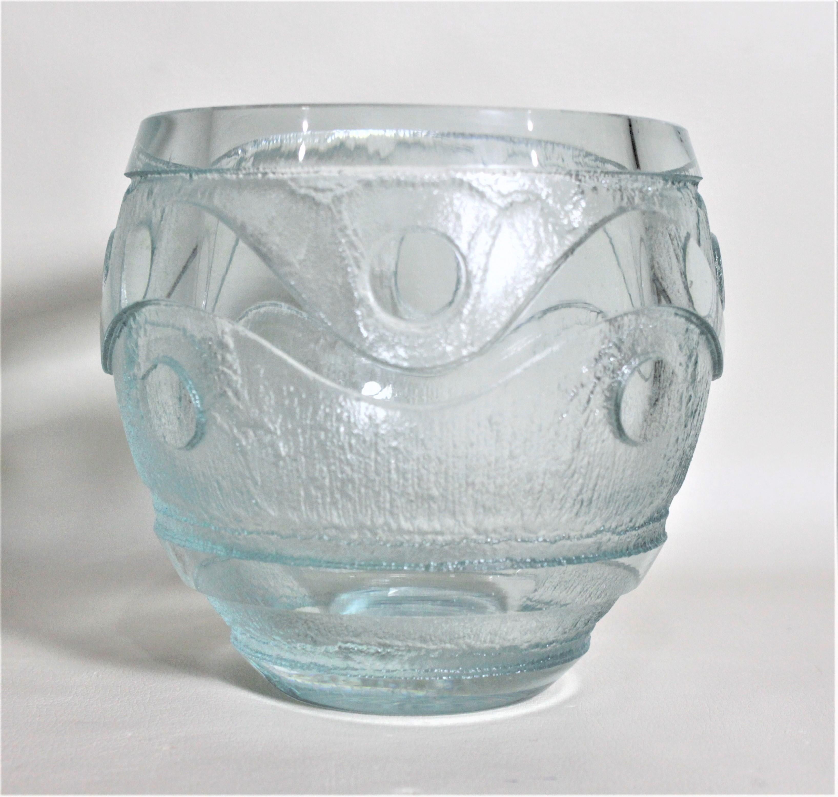 Französische Vase aus säuregeätztem grünem Art-déco-Kunstglas von Daum Nancy, Art déco (20. Jahrhundert) im Angebot