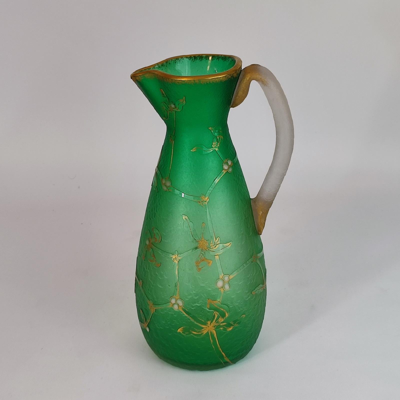 XIXe siècle Vase ou pichet en verre gravé à l'acide Art nouveau français de Daum Nancy avec émail en vente