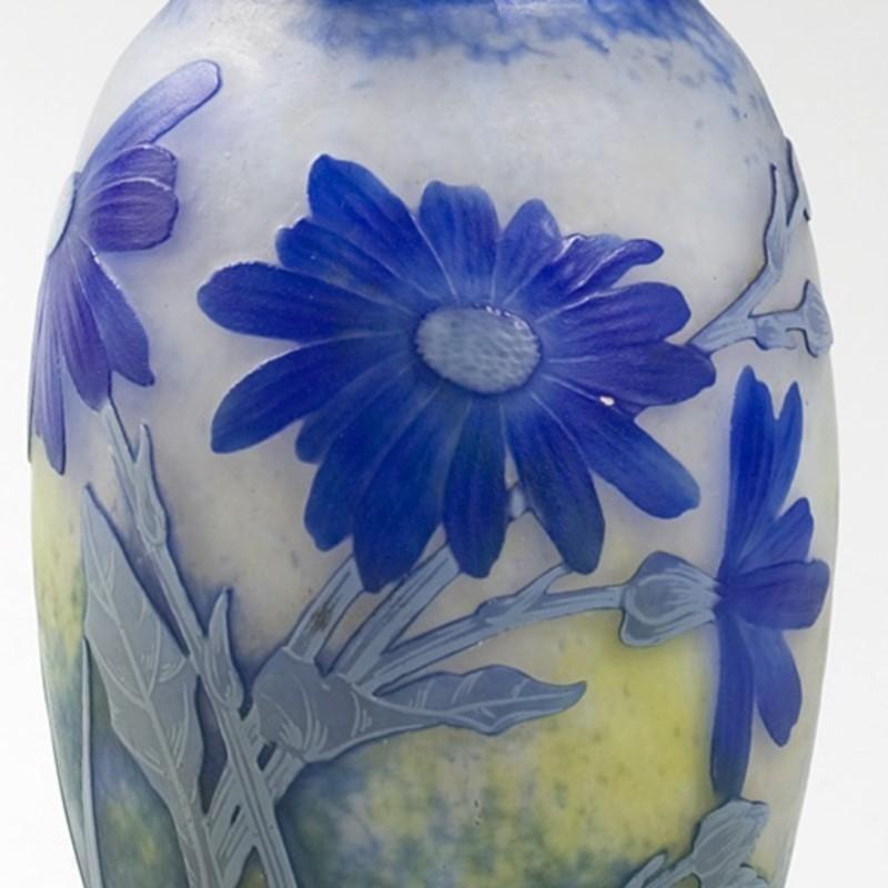 Francese Vaso in vetro con cammeo Daum Nancy Art Nouveau francese in vendita