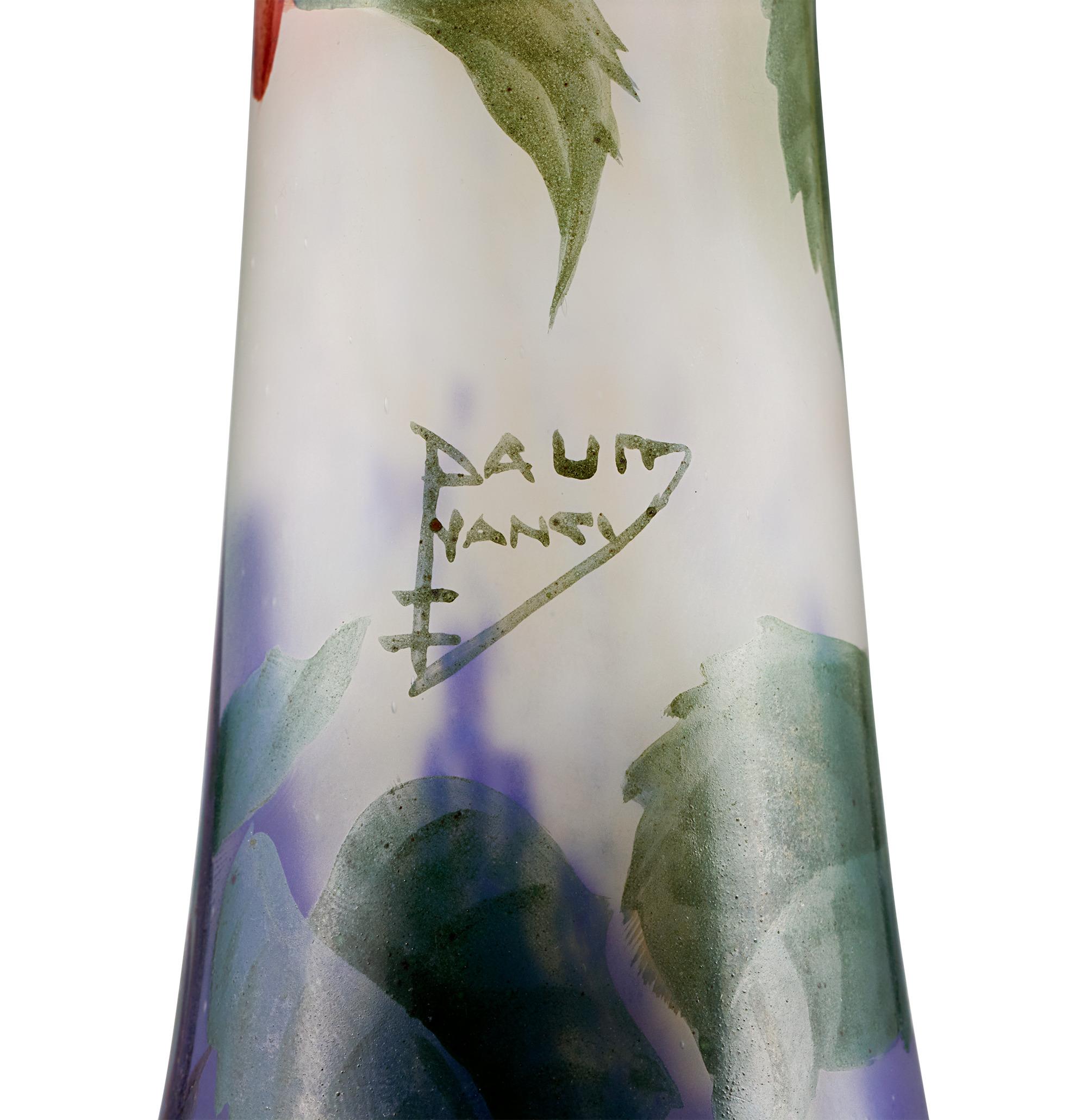 Daum Nancy Fuchsia Vase en Excelente estado para la venta en New Orleans, LA