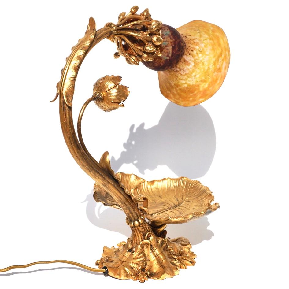 Français Lampe Art nouveau en bronze doré Daum Nancy en vente