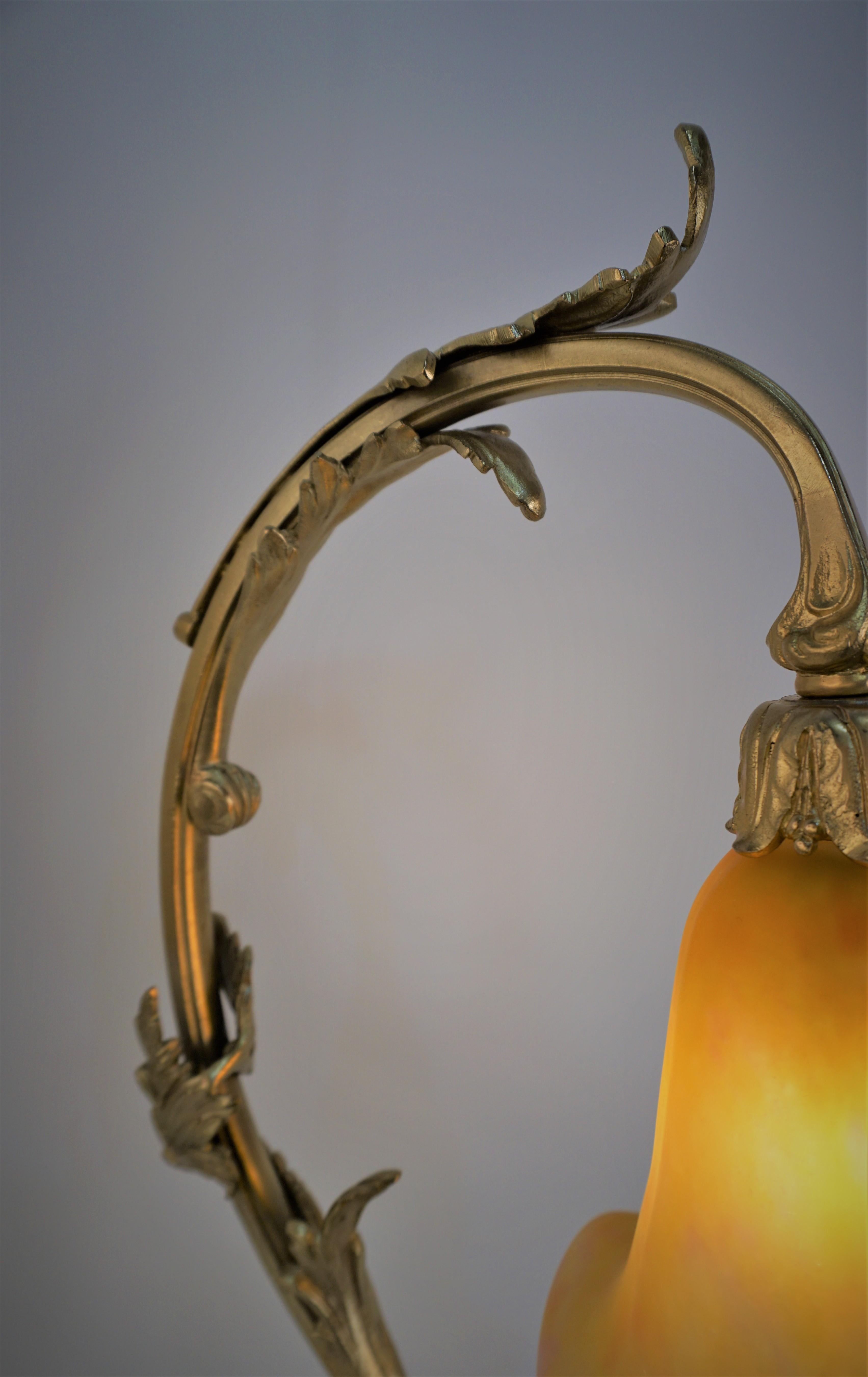 Daum Nancy Glass Art Nouveau Bronze Table Lamp In Good Condition For Sale In Fairfax, VA