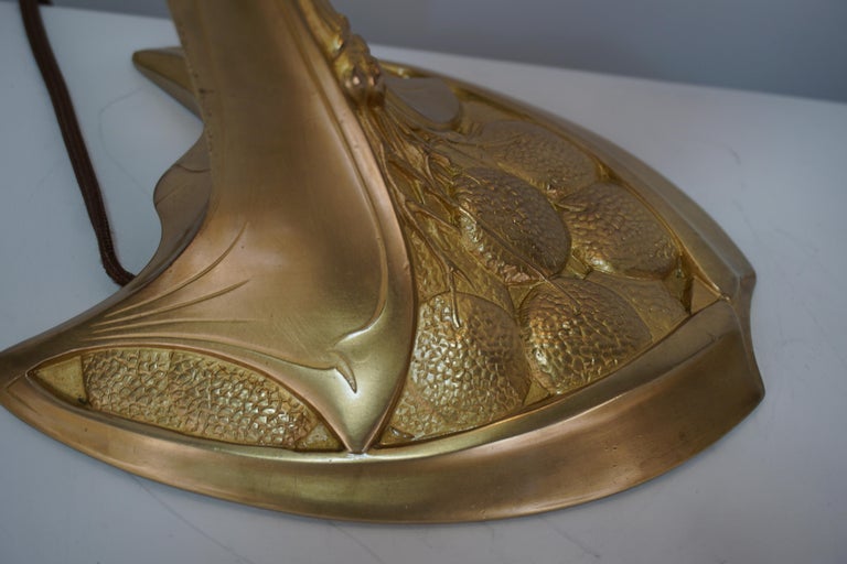 Early 20th Century Daum Nancy Glass Dore Bronze Art Nouveau Table Lamp For Sale