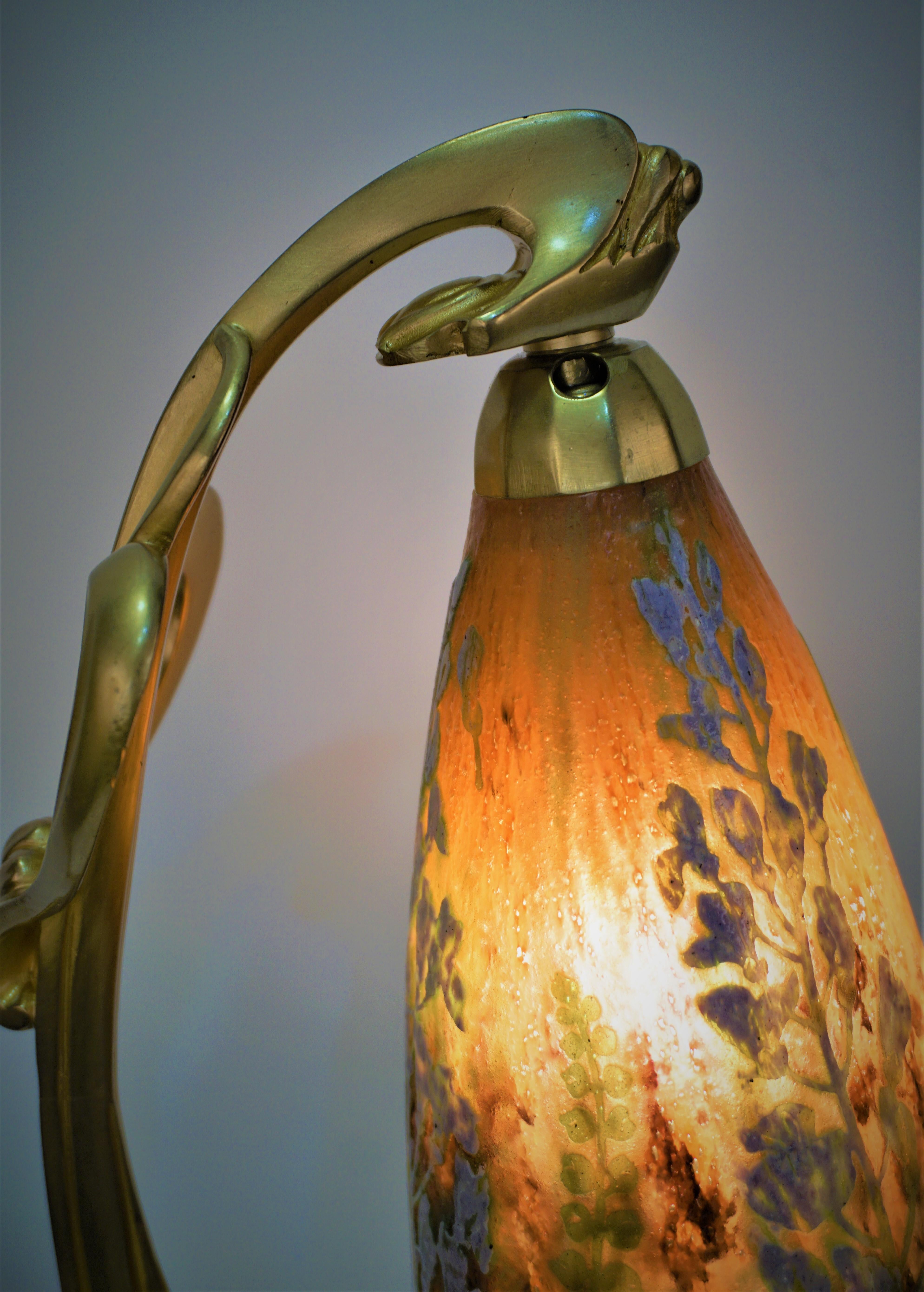 Early 20th Century Daum Nancy Glass Dore Bronze Art Nouveau Table Lamp