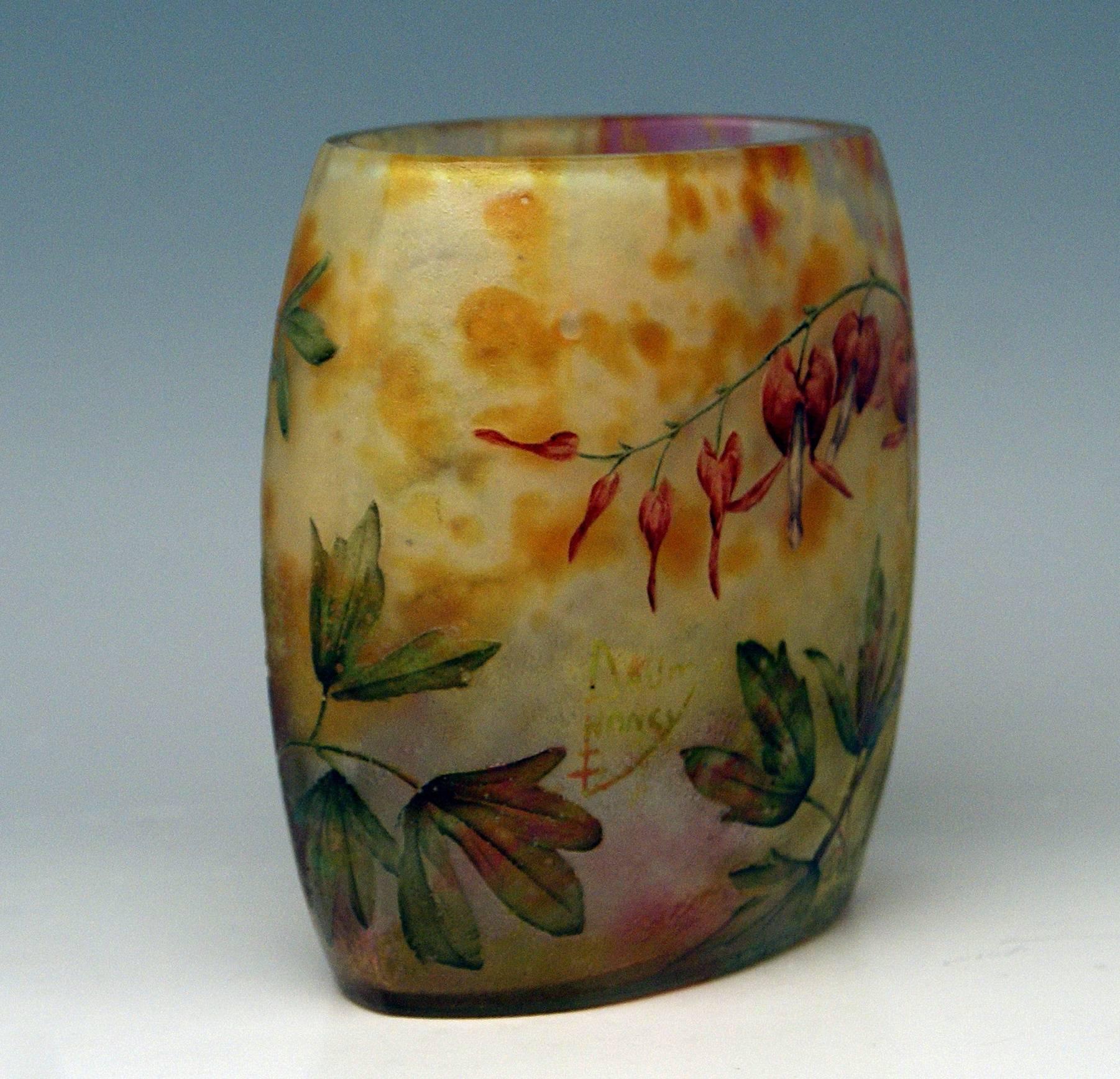 Art nouveau Daum Nancy Vase oreiller en verre Art Nouveau Bleeding-Hearts France Lorrain 1905