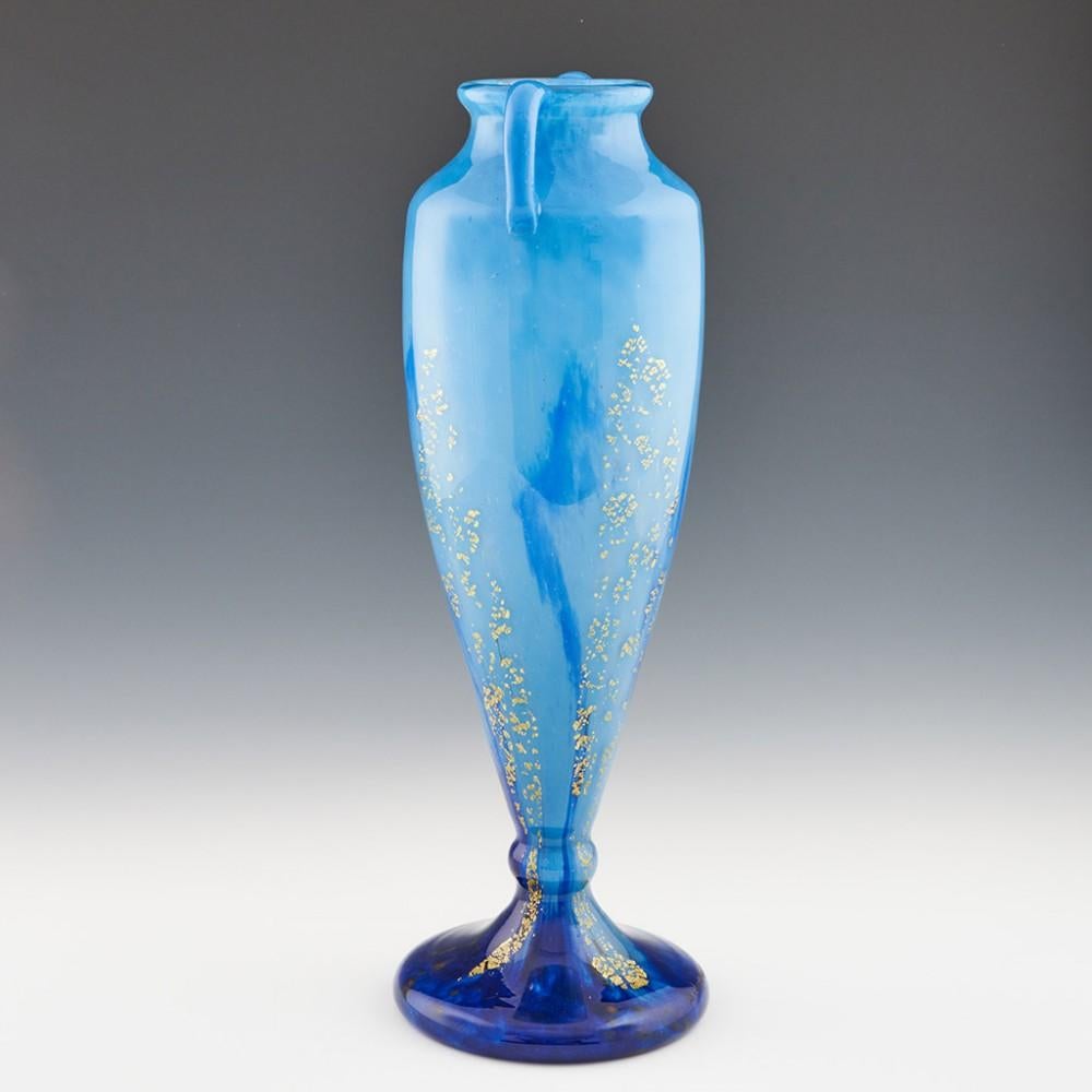 Daum Nancy Glass Vase With Gold Foil Inclusions, 1925-30 In Good Condition For Sale In Tunbridge Wells, GB
