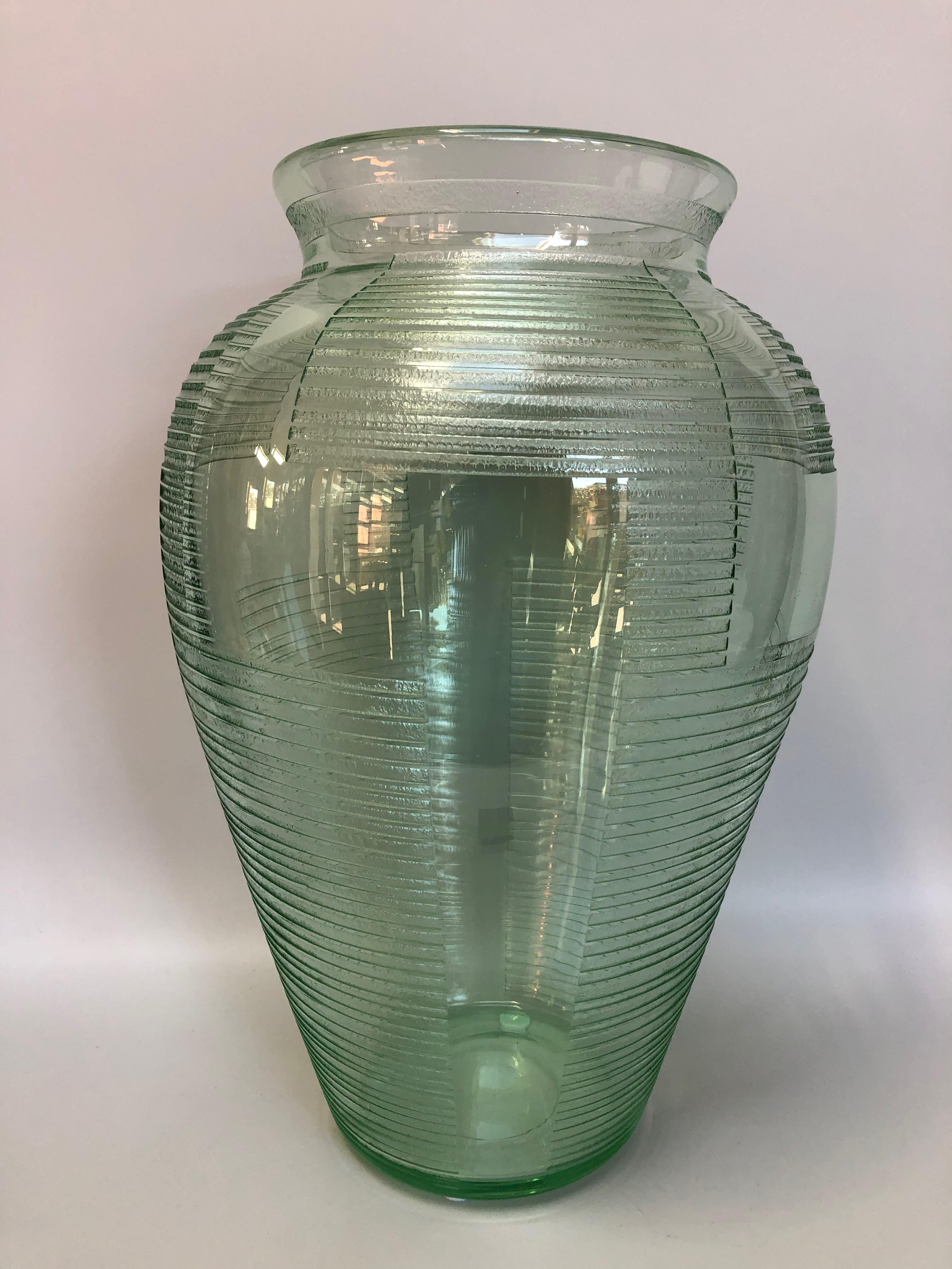 Daum Nancy Green Art Deco Vase Geometric Decor In Excellent Condition For Sale In NANTES, FR