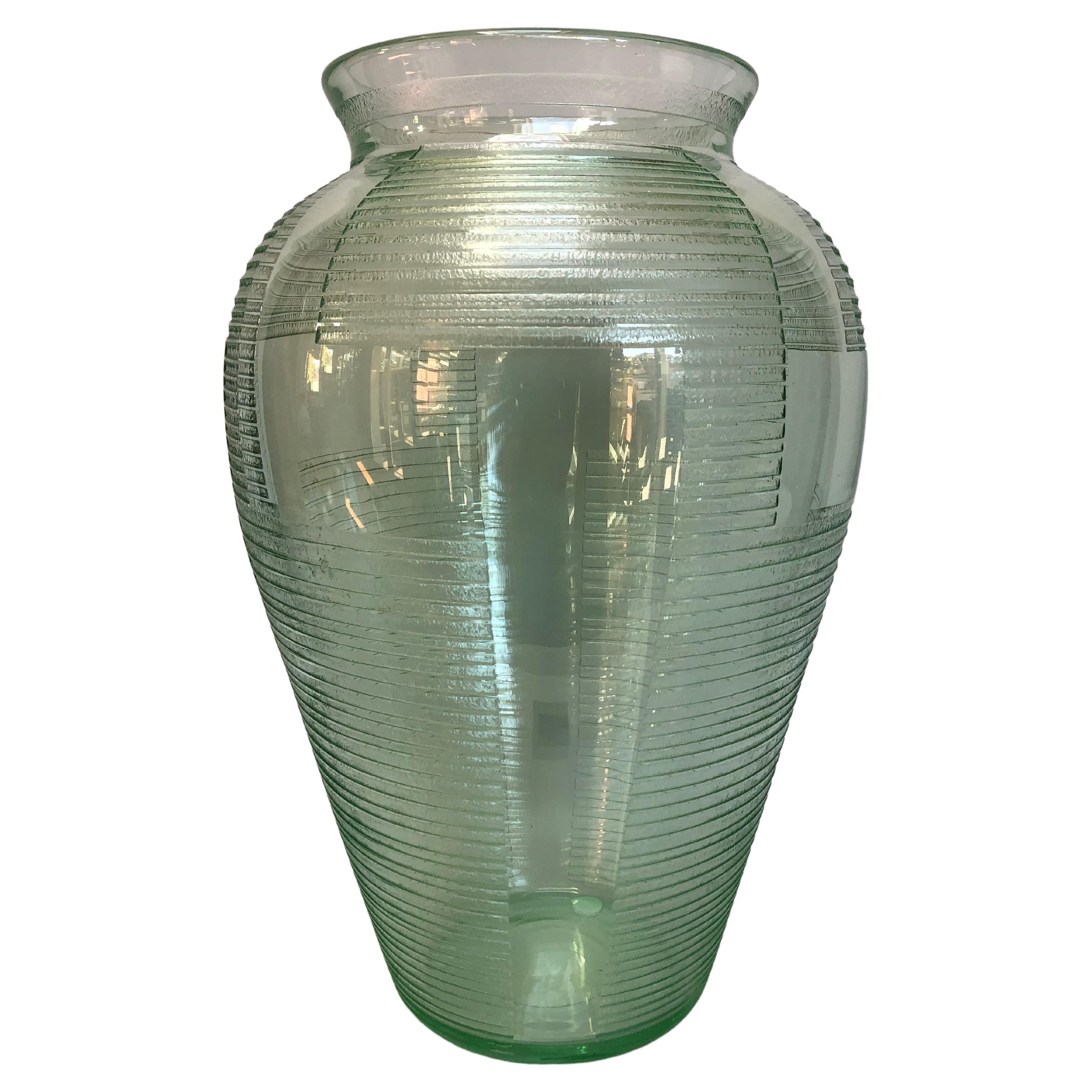 Vase Art Déco vert décoré géométrique Daum Nancy en vente