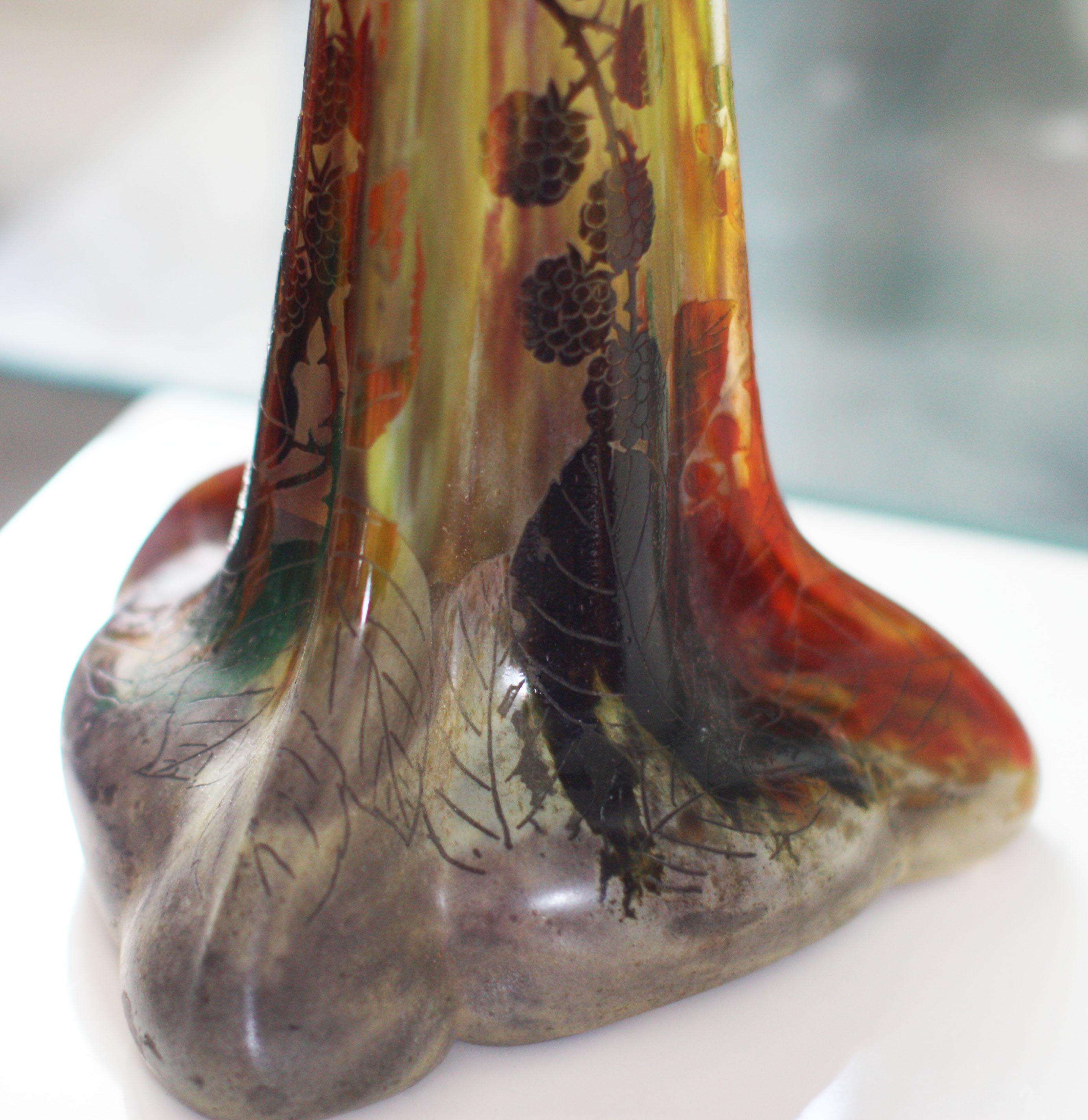 Daum Nancy Internally Decorated Cameo Glass Vase France, circa 1910 In Good Condition For Sale In West Palm Beach, FL