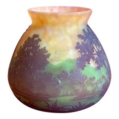 Daum Nancy, Vaso decorativo con paesaggio lacustre in stile Art Nouveau