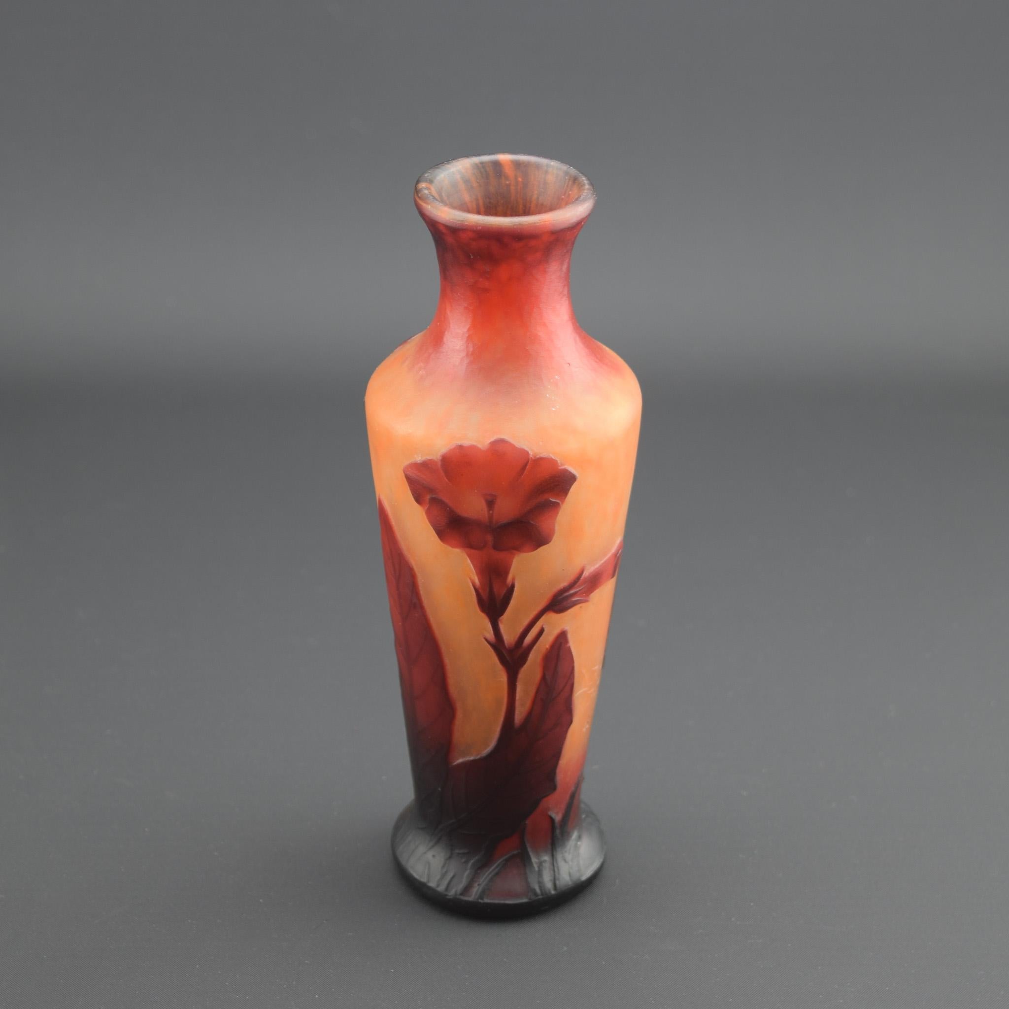 Jarrón de cristal camafeo Daum Nancy Nicotiana C1900 en Bueno estado para la venta en Devon, GB