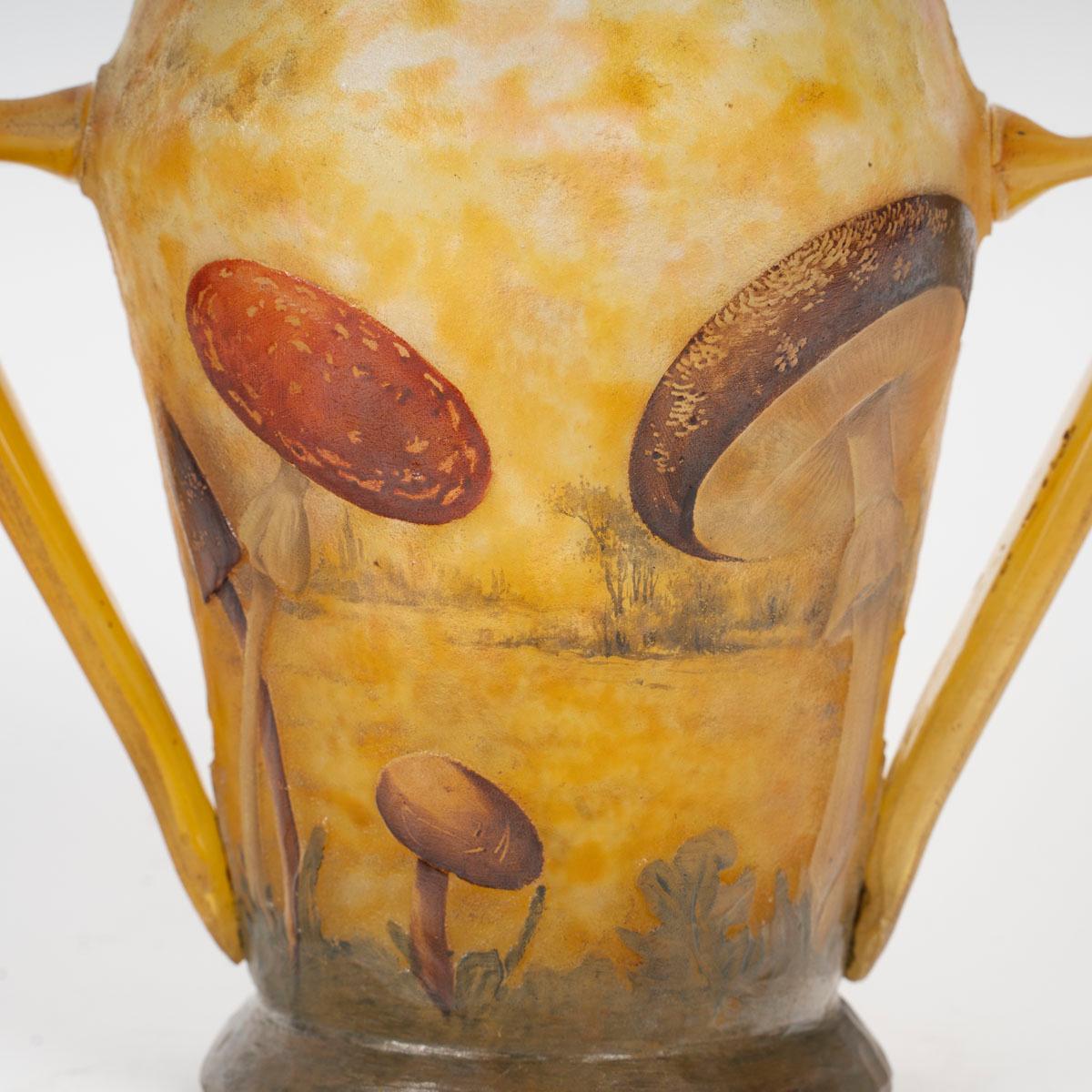 Daum Nancy - Rare Vase With Mushroom Decor In Enameled Glass, Art Nouveau In Excellent Condition For Sale In NONANCOURT, FR