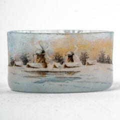 Daum Nancy, Saleron Pueblo cubierto de nieve y molinos de viento de vidrio grabado al ácido