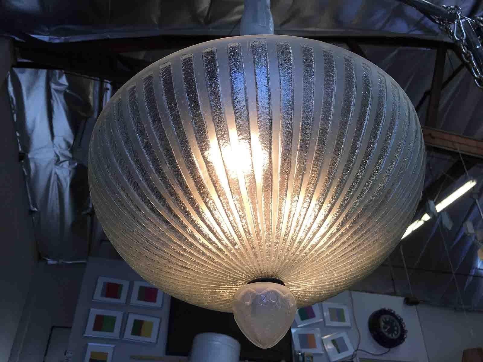 Lampadario Art Deco Daum stile Nancy in vetro smerigliato In condizioni ottime in vendita a Van Nuys, CA