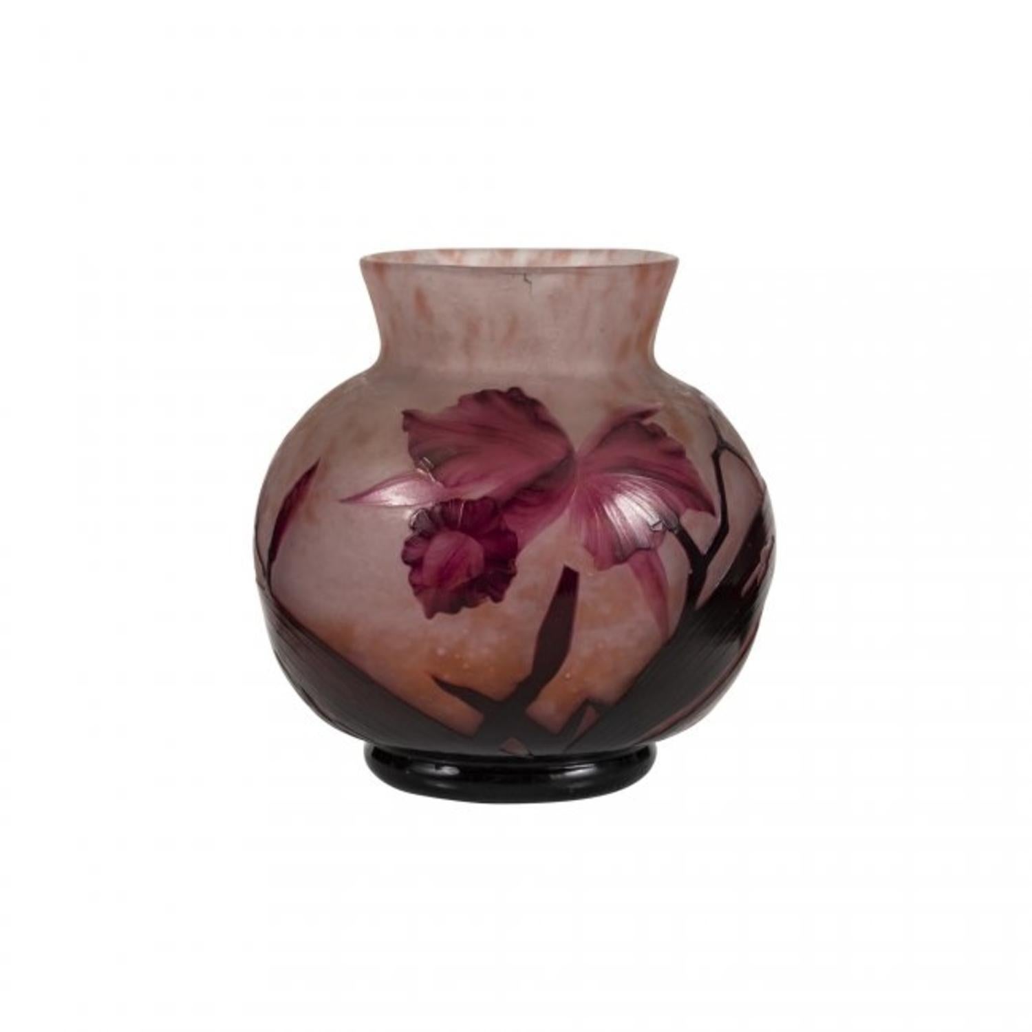 Daum Nancy Wheel-Carved Cameo Glass Vase Iris In Good Condition For Sale In West Palm Beach, FL