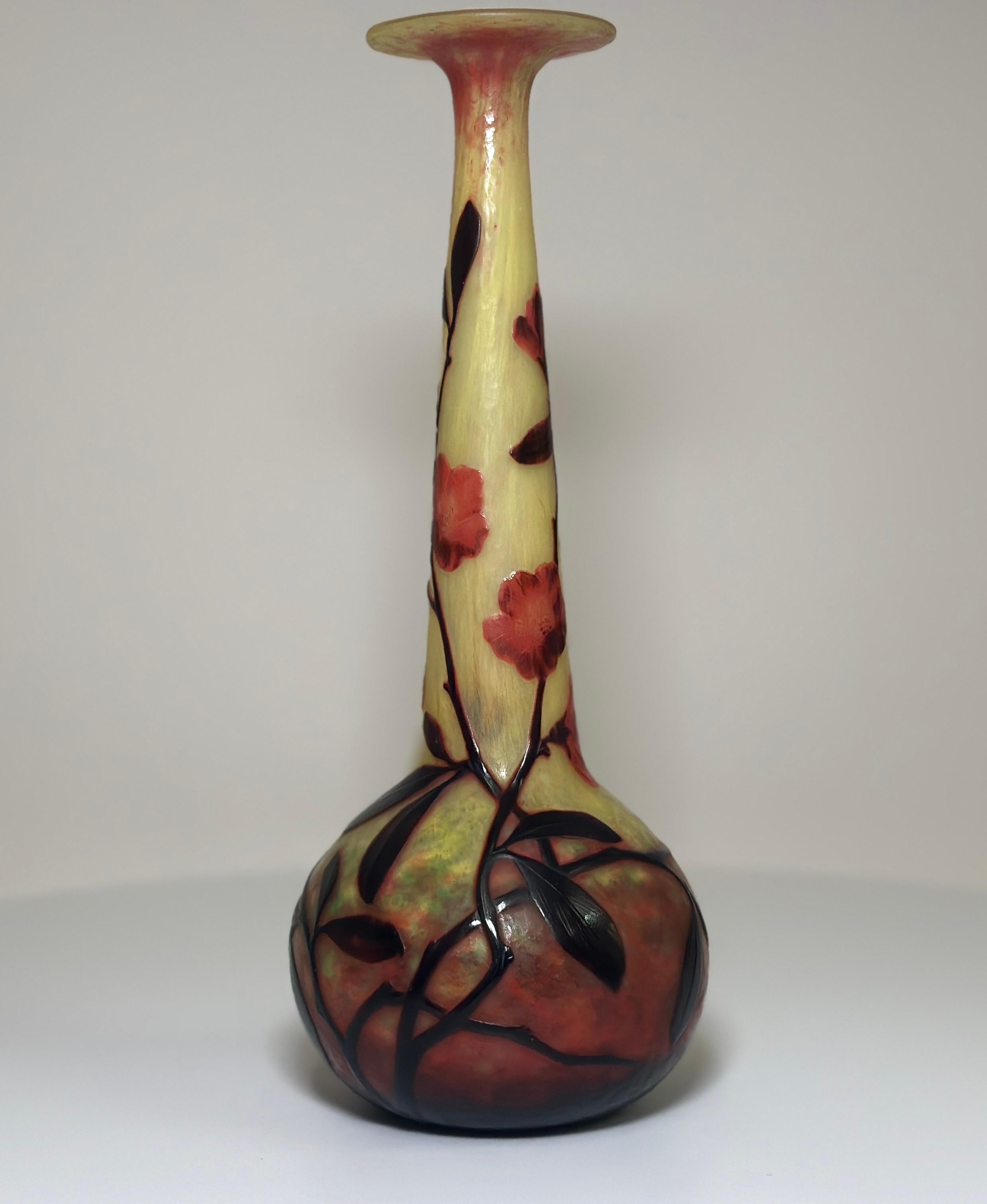Français Daum Nancy Vase camée sculpté à la roue, vers 1900 en vente