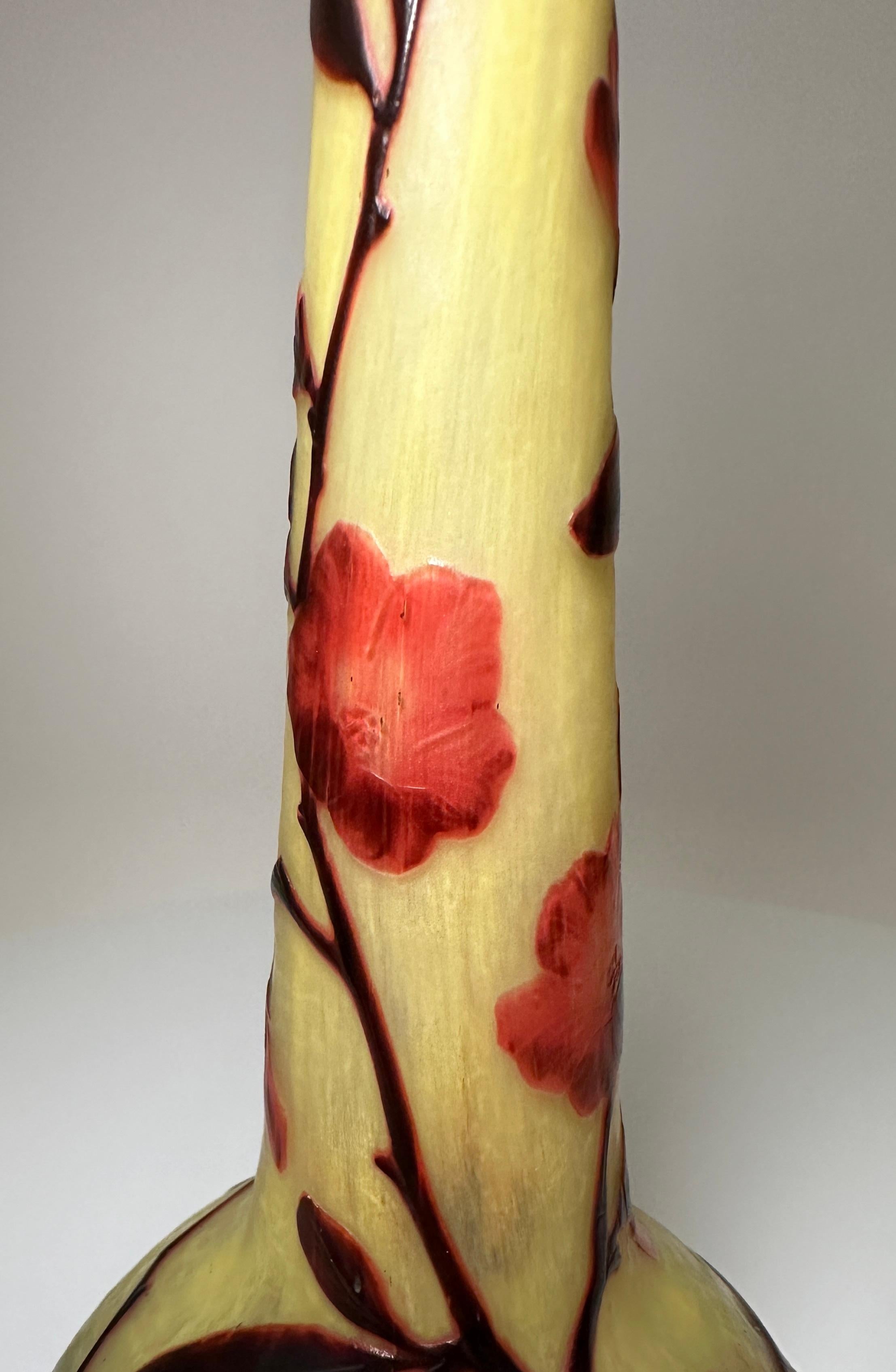 20ième siècle Daum Nancy Vase camée sculpté à la roue, vers 1900 en vente