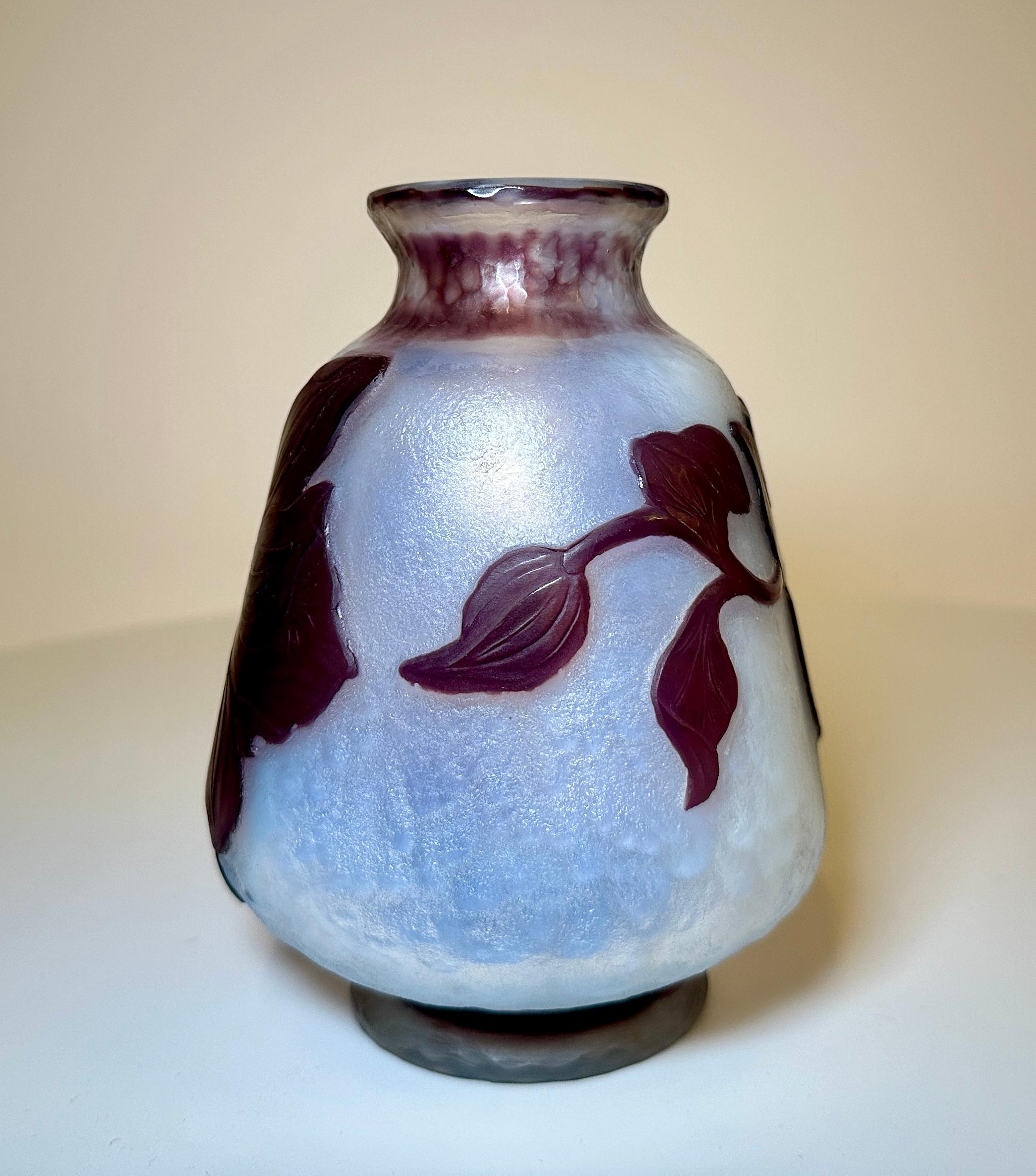 Jarrón Daum Nancy tallado a rueda, circa 1900 en Excelente estado para la venta en New York, NY
