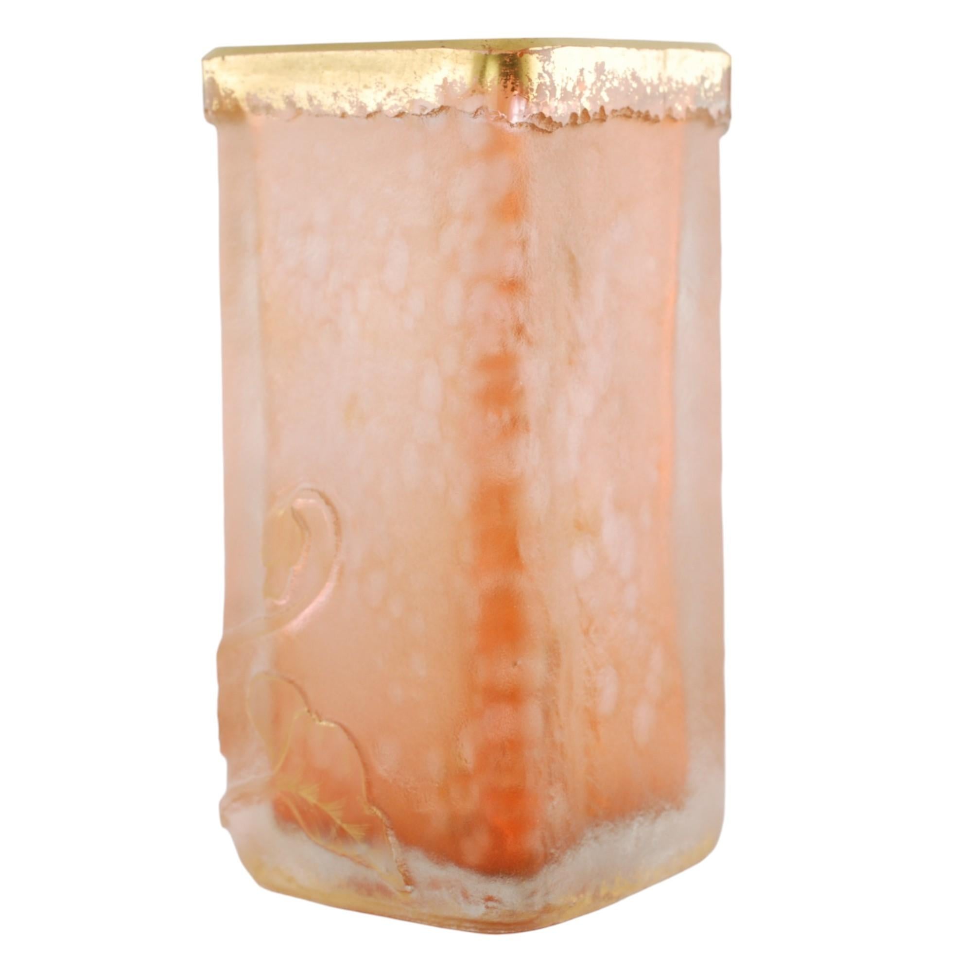 Jarrón Vaso Daum Nancy Tallado a Rueda con Motivo de Ciclamen Art Nouveau en venta