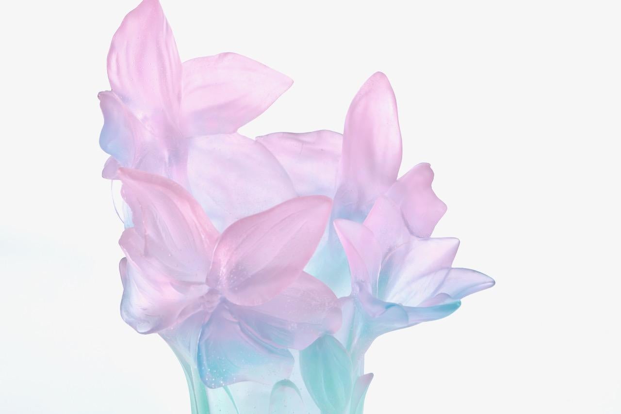 Francese Vaso Amaryllis in Pate de Verre di Daum, firmato Daum, Francia numero 94 in vendita