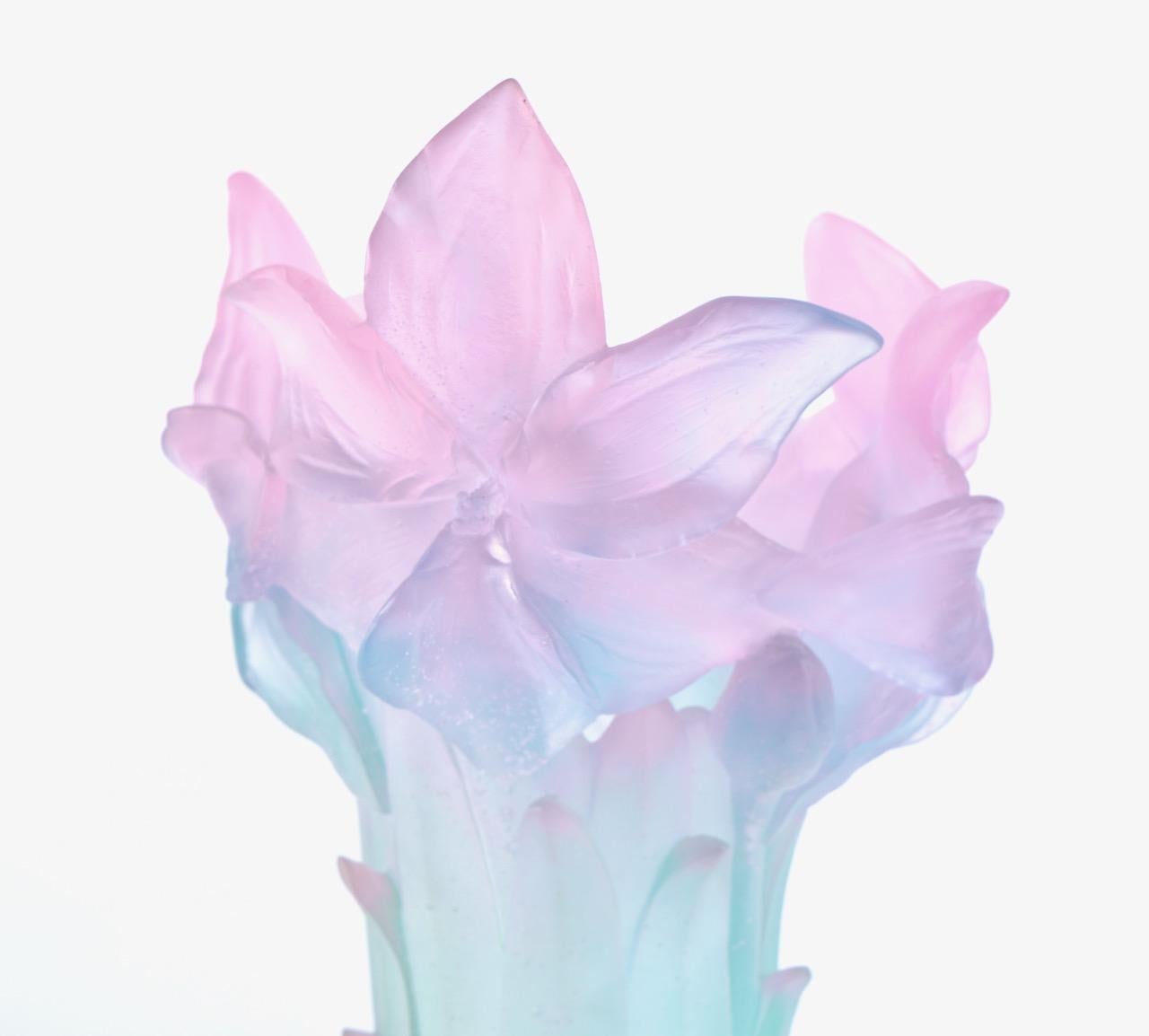 Altro Vaso Amaryllis in Pate de Verre di Daum, firmato Daum, Francia numero 94 in vendita