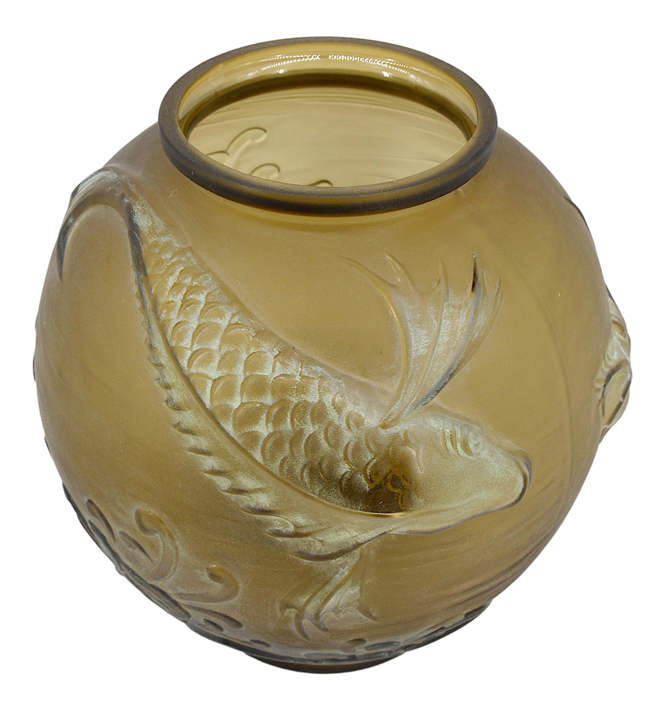 Daum Pierre D'Avesn Large French Art Deco Fish Vase, Early 1930s In Good Condition For Sale In Saint-Amans-des-Cots, FR