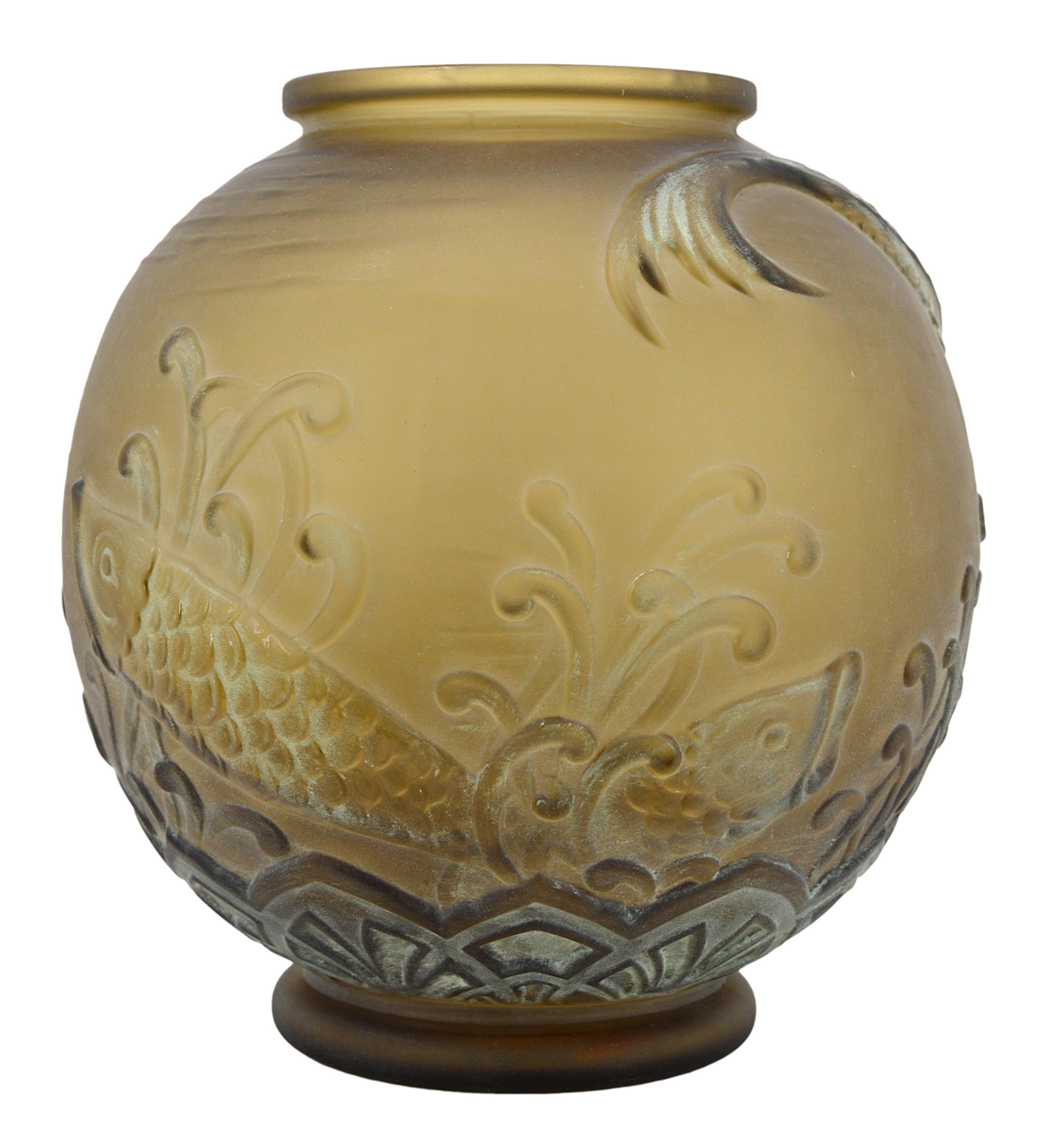Daum Pierre D'Avesn Large French Art Deco Fish Vase, Early 1930s In Good Condition In Saint-Amans-des-Cots, FR