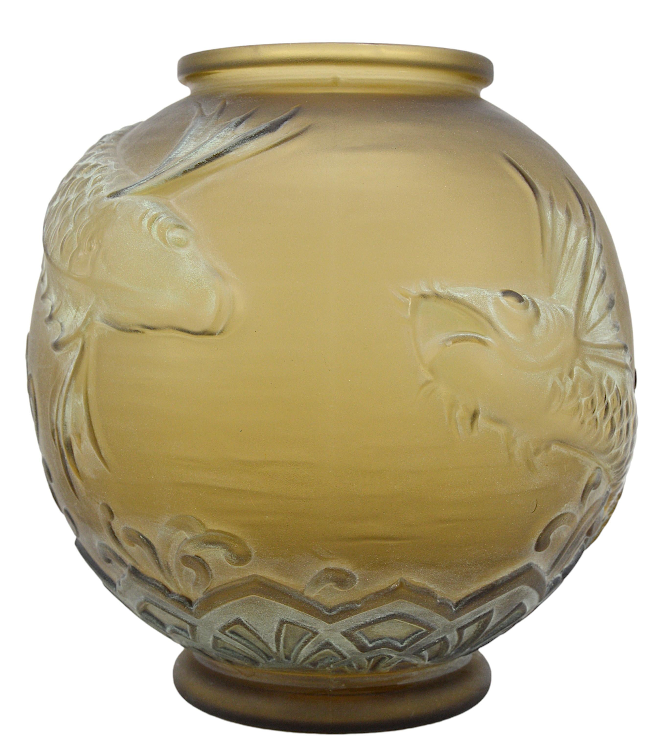 Mid-20th Century Daum Pierre D'Avesn Large French Art Deco Fish Vase, Early 1930s For Sale