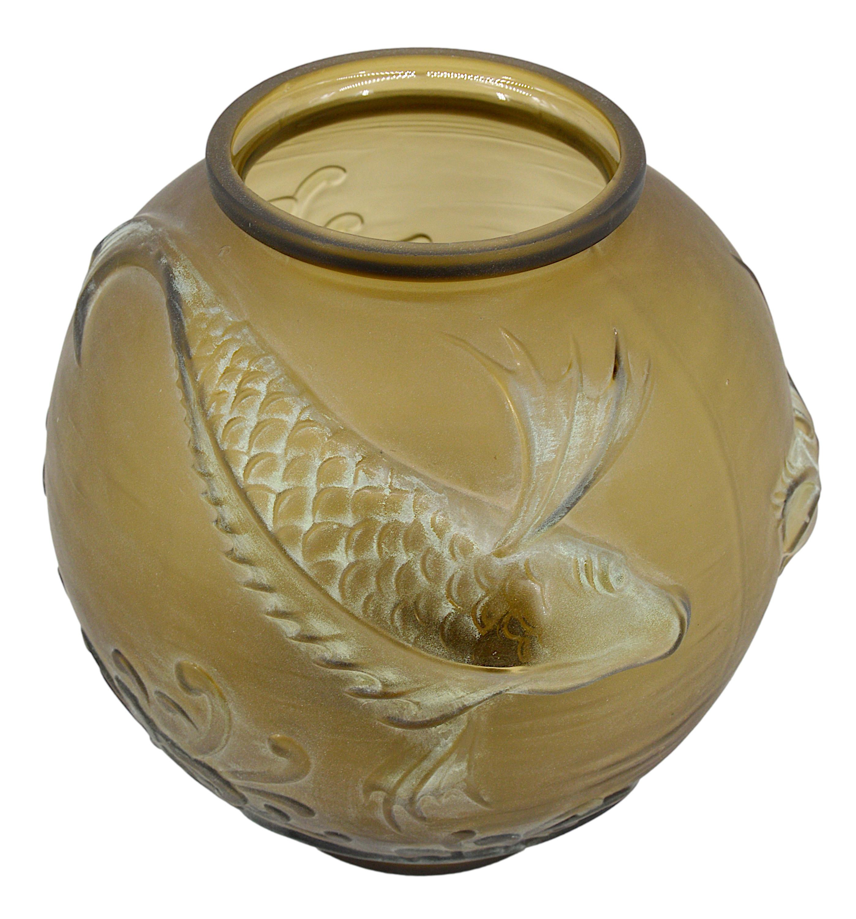 Mid-20th Century Daum Pierre D'Avesn Large French Art Deco Fish Vase, Early 1930s