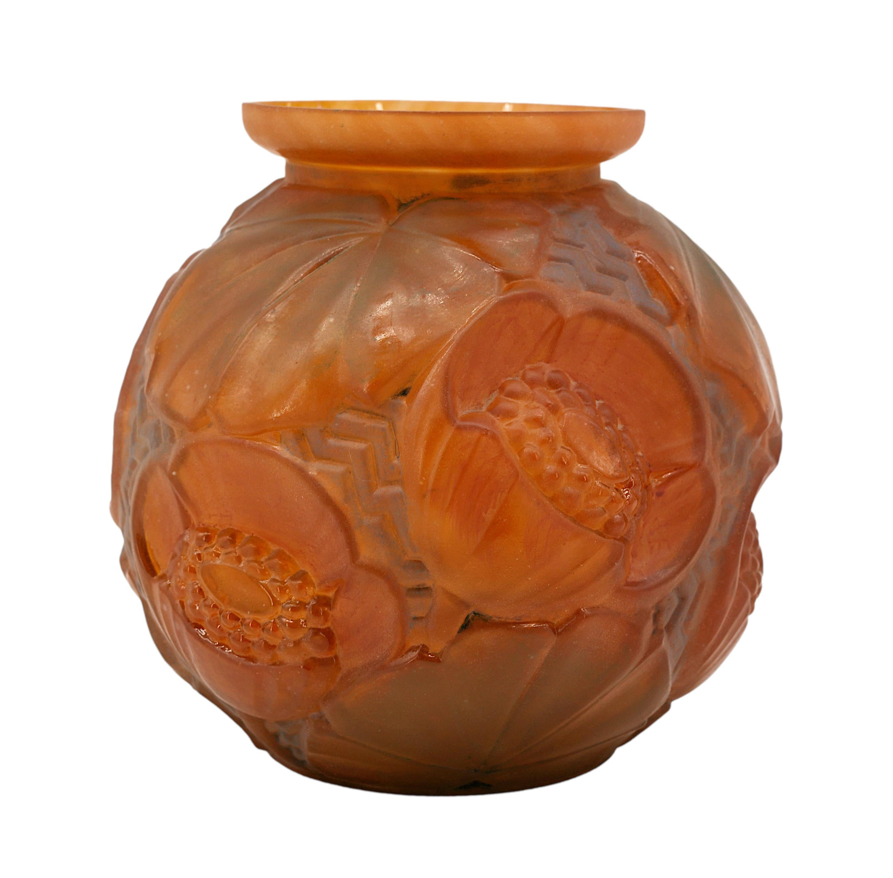 DAUM Pierre d'AVESN Large French Art Deco Floral Vase, Early 1930s For Sale 3