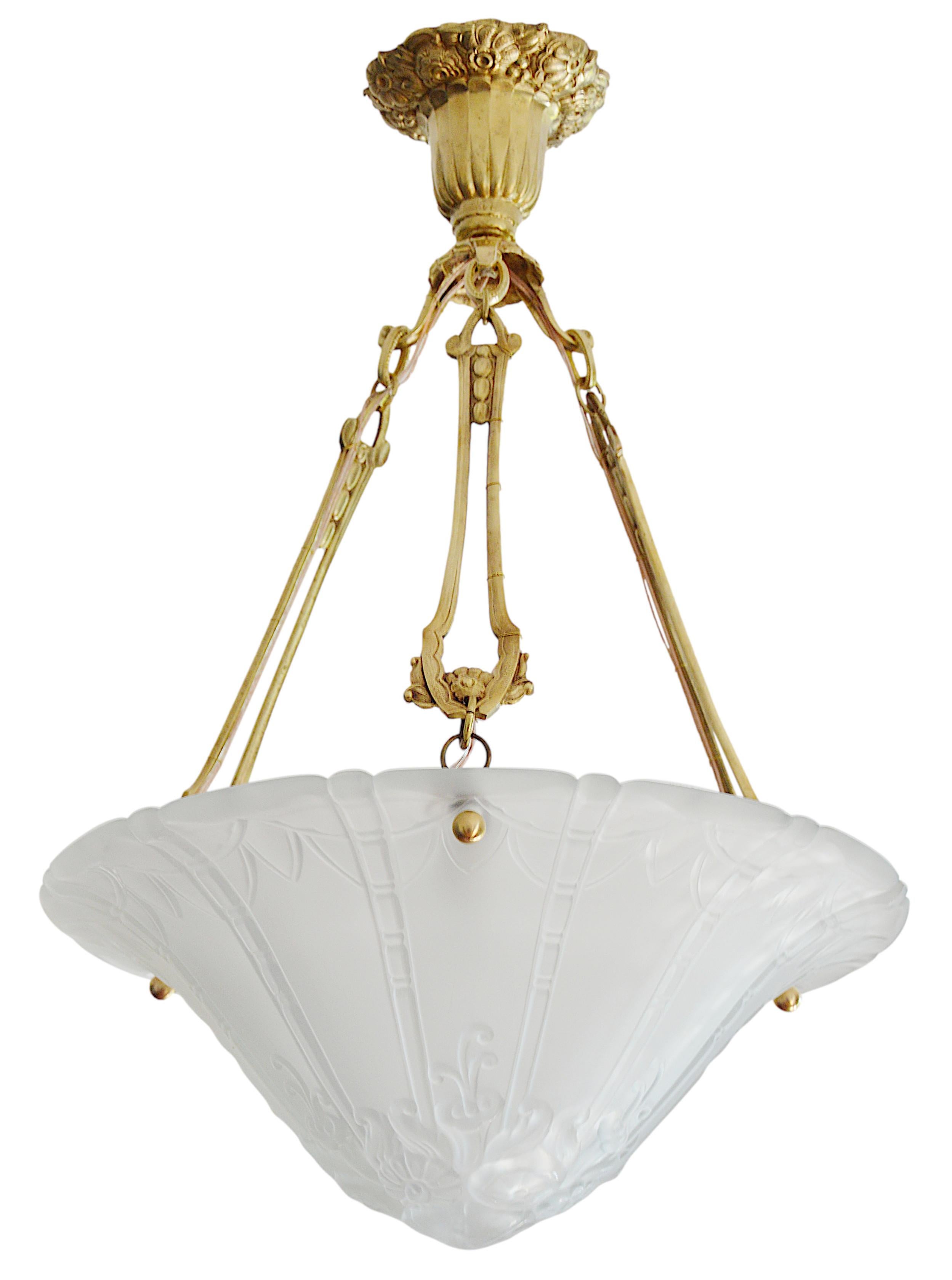 Frosted DAUM Pierre d'AVESN Large French Art Deco Pendant Chandelier, Early 1930s