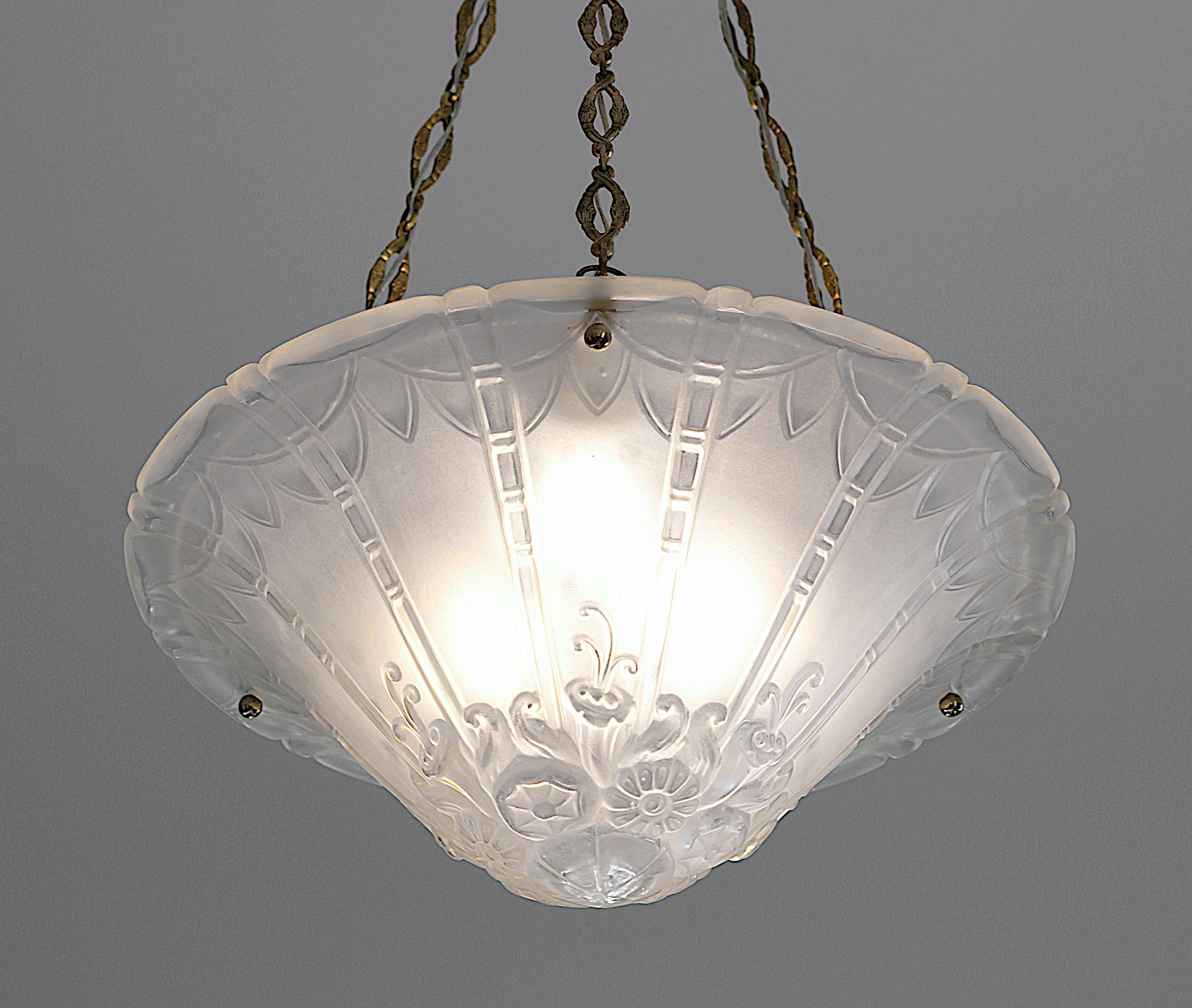 Molded Daum Pierre D'Avesn Large French Art Deco Pendant Chandelier, Early 1930s For Sale
