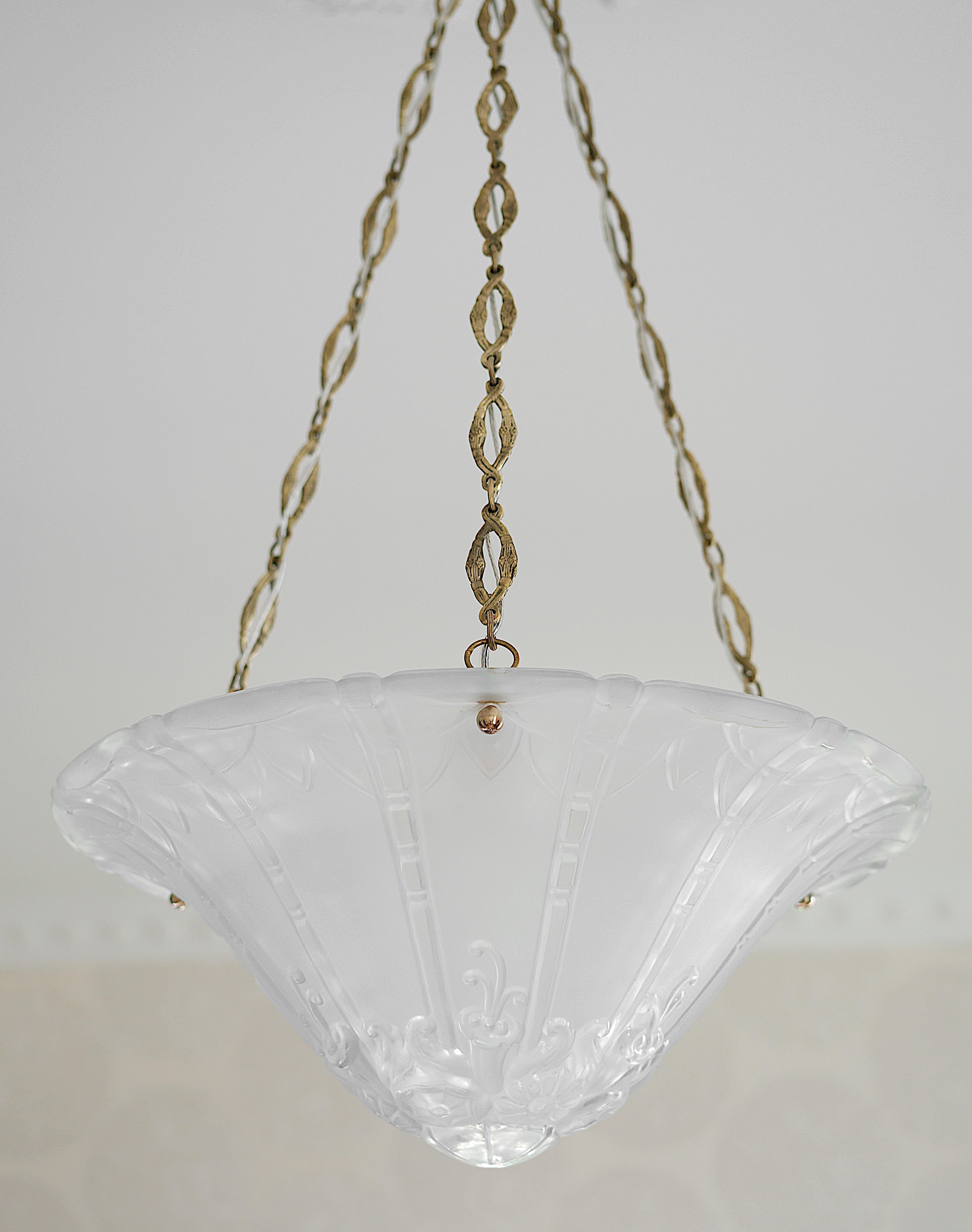 Milieu du XXe siècle Grand lustre à suspension Art Déco français de Daum Pierre D'Avesn, début des années 1930 en vente