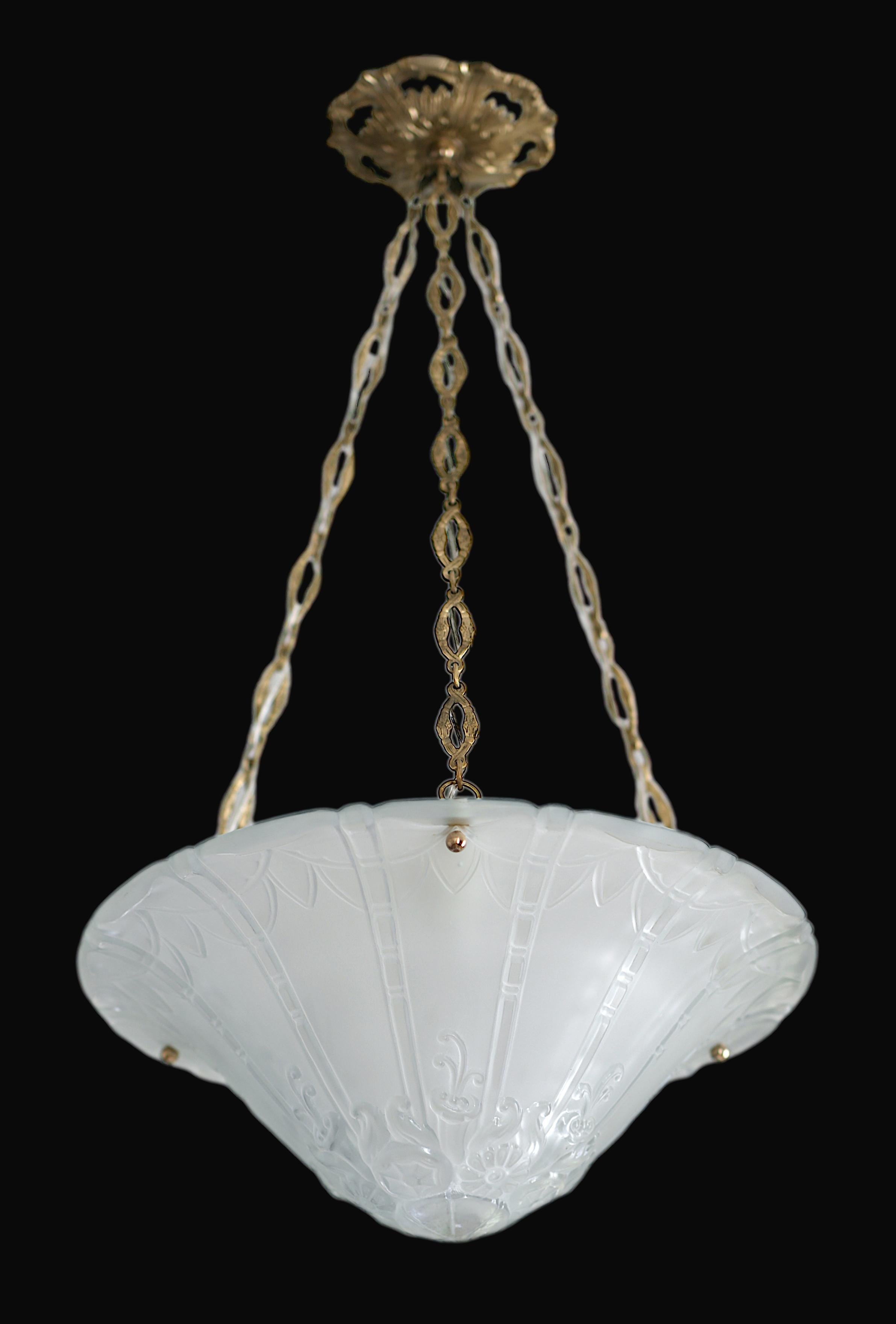 Großer französischer Art-déco-Kronleuchter von Daum Pierre D'Avesn, Anfang der 1930er Jahre 1