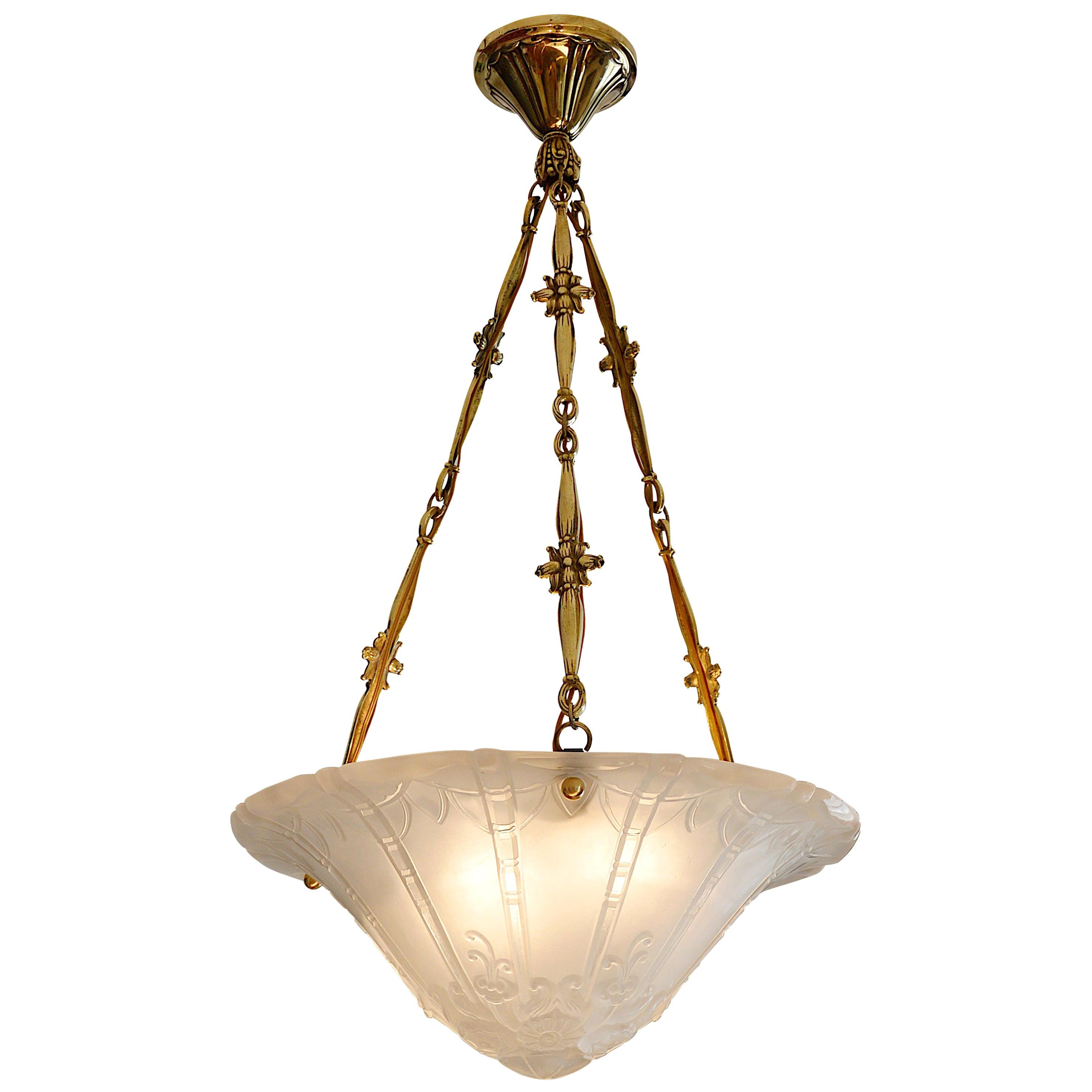 Daum Pierre D
Avesn Large French Art Deco Pendant Chandelier, Early 1930s