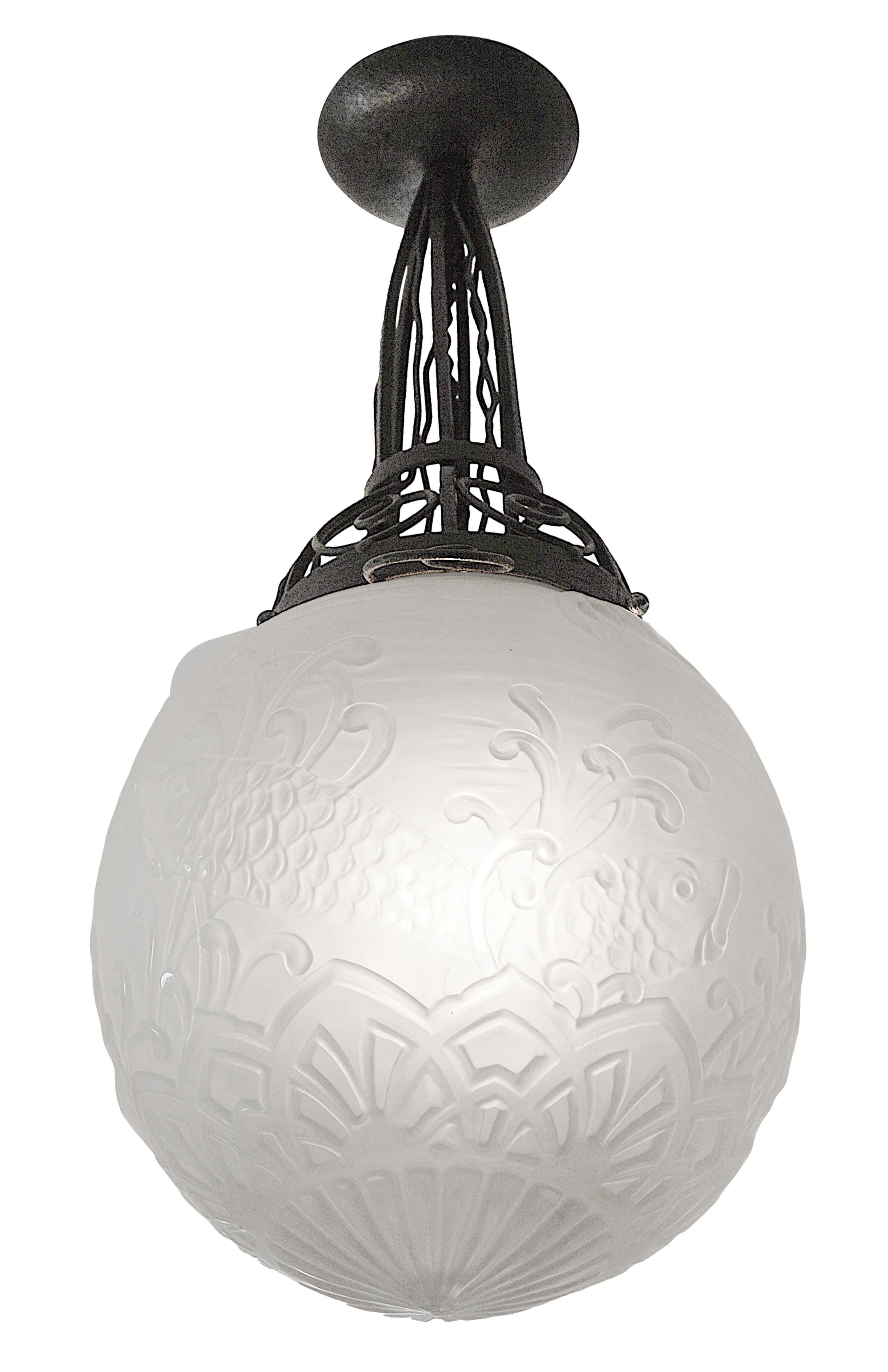 Daum Pierre D'Avesn Rare Large Art Deco Fish Pendant Chandelier, 1920 For Sale 3