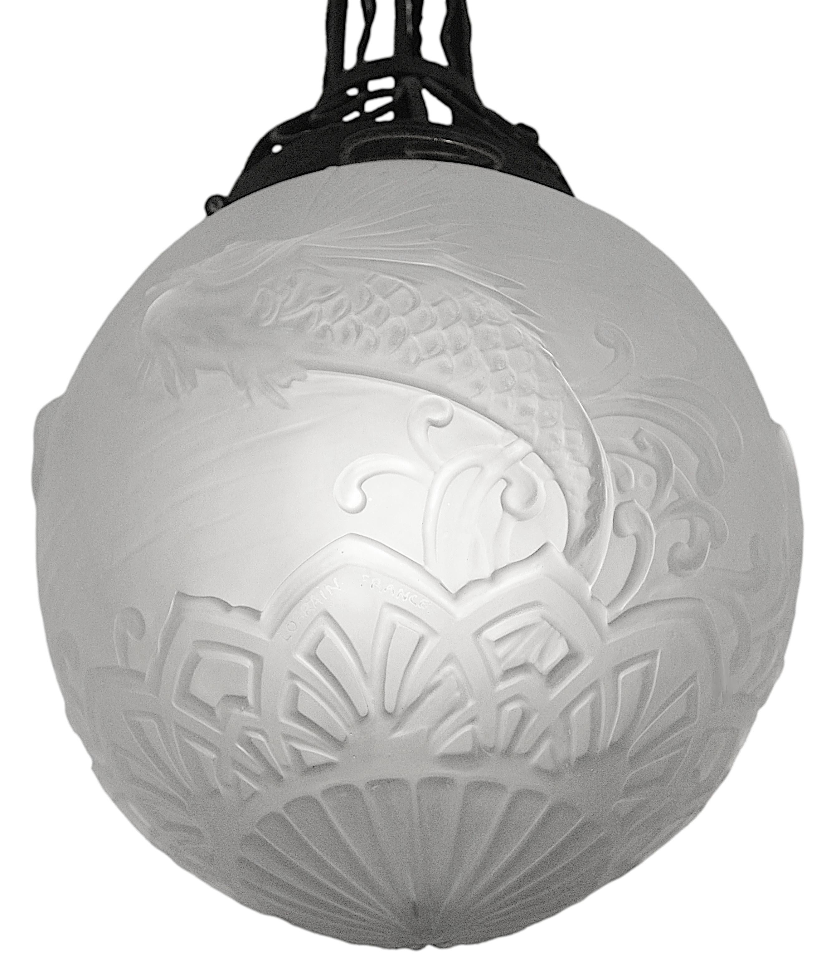 Daum Pierre D'Avesn Rare Large Art Deco Fish Pendant Chandelier, 1920 In Excellent Condition For Sale In Saint-Amans-des-Cots, FR