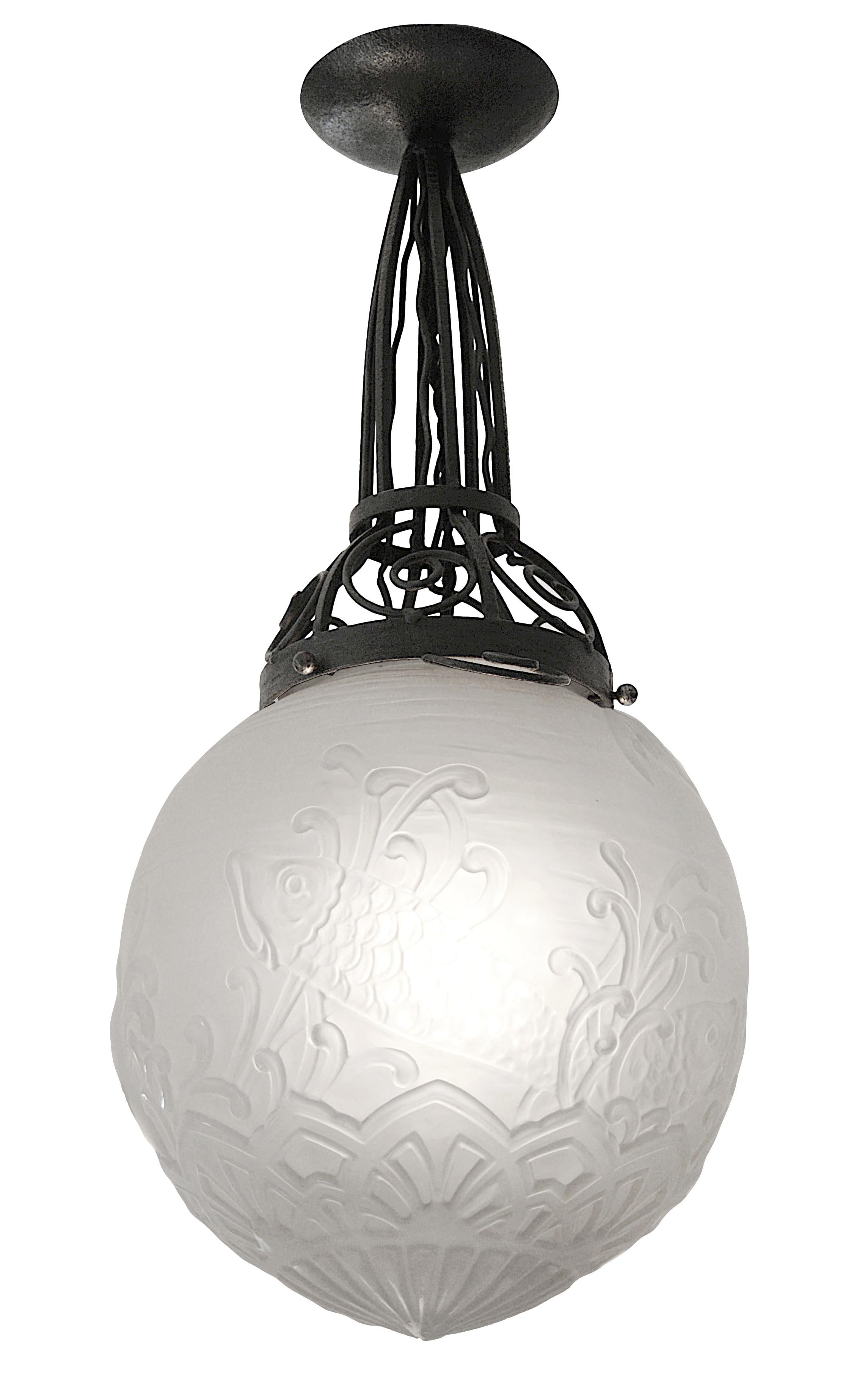 Daum Pierre D'Avesn Rare Large Art Deco Fish Pendant Chandelier, 1920 For Sale 2