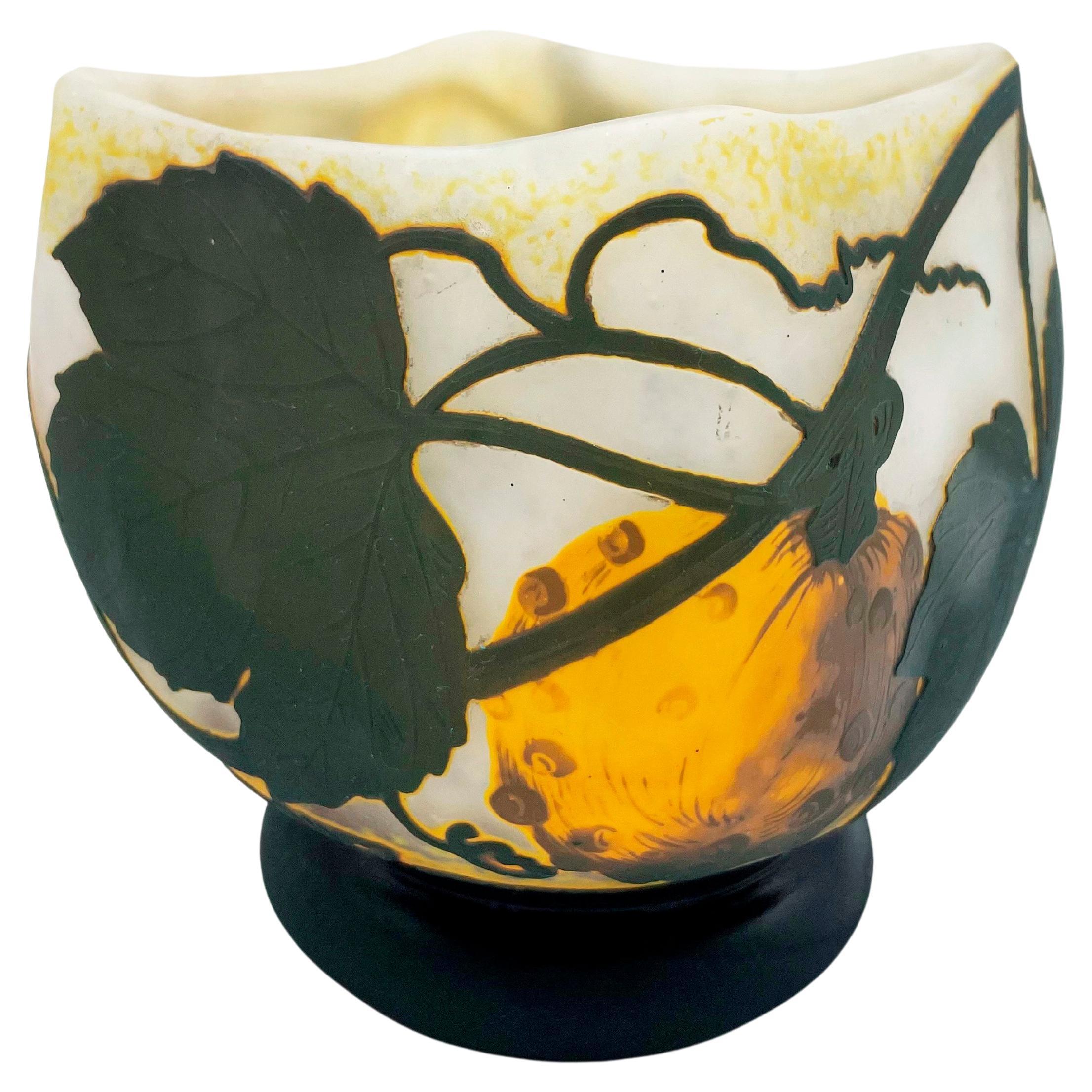 Daum Pumpkins Cameo Glass Vase c1910 In Good Condition For Sale In Autonomous City Buenos Aires, CABA