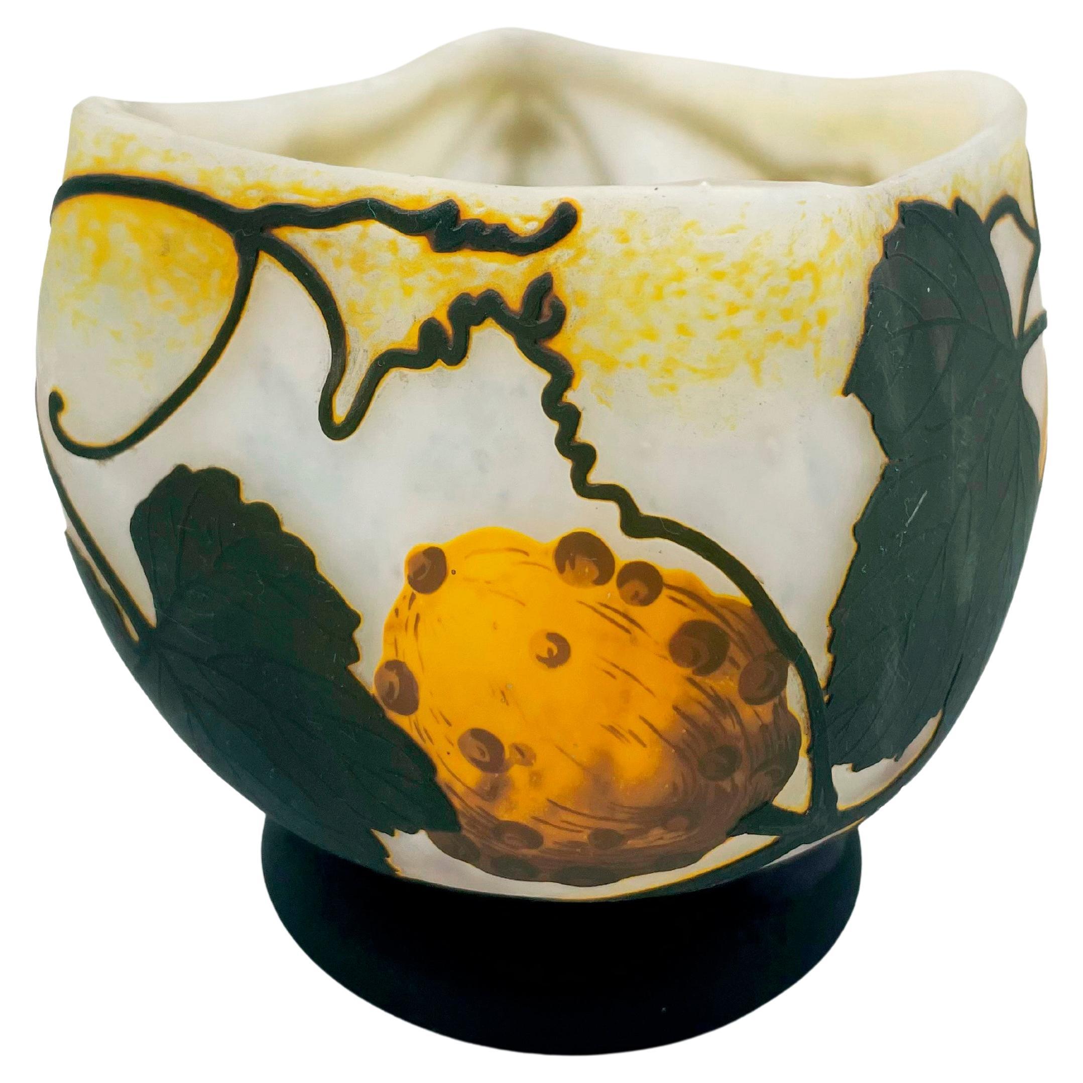 Vase en verre camée Daum Pumpkins, c1910 en vente