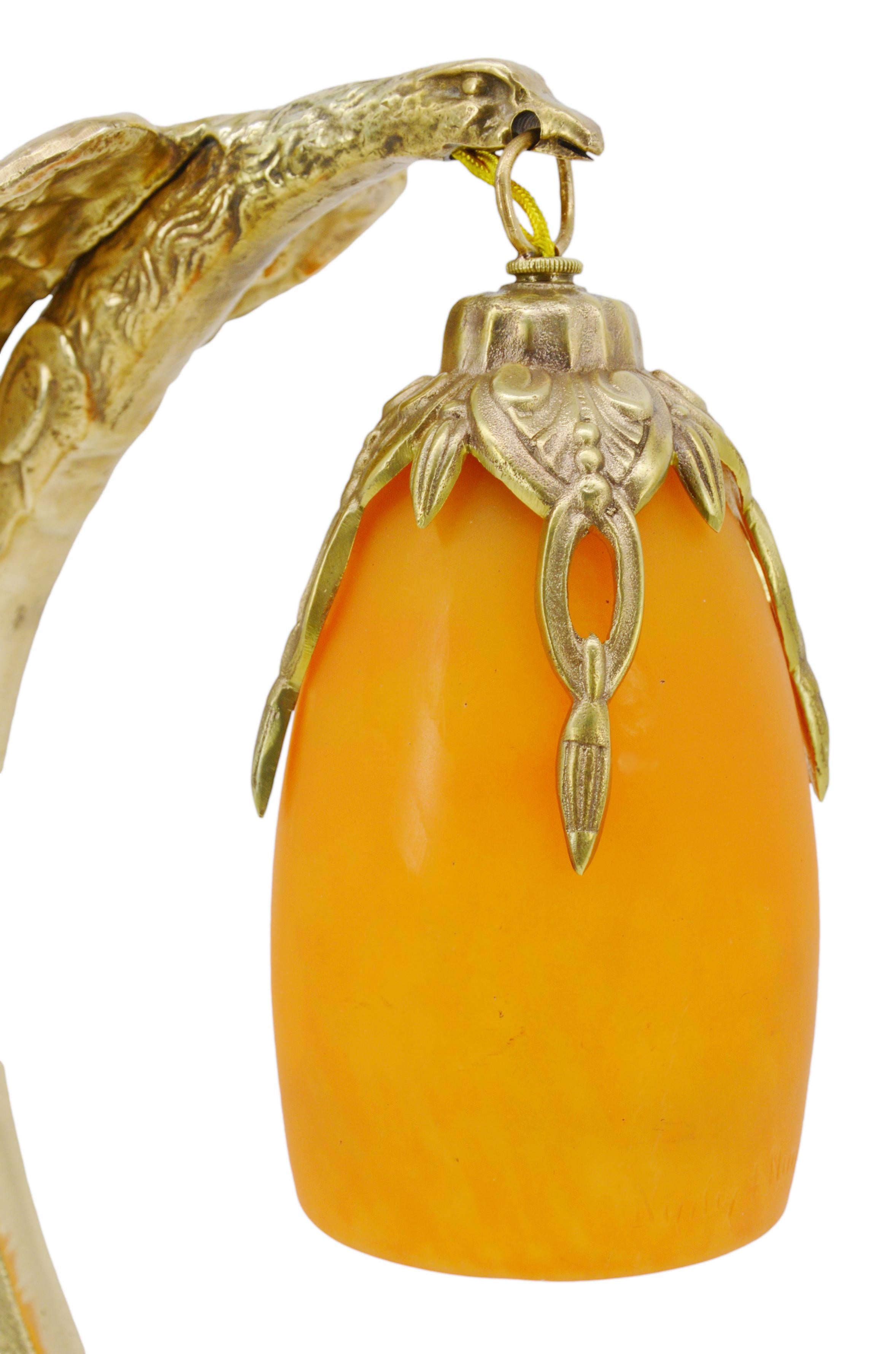 Français Lampe de table Art Déco française en forme d'aigle, Daum & Ranc, 1915 en vente