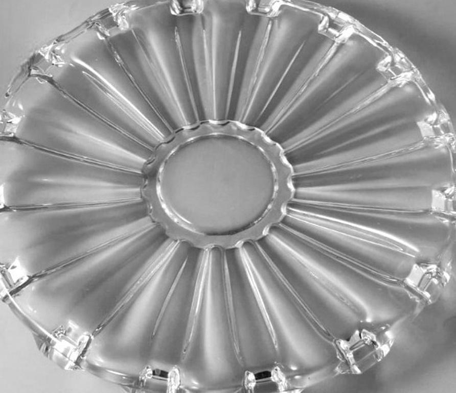 Runder französischer Kristall-Tisch-Tafelaufsatz von Daum (20. Jahrhundert) im Angebot