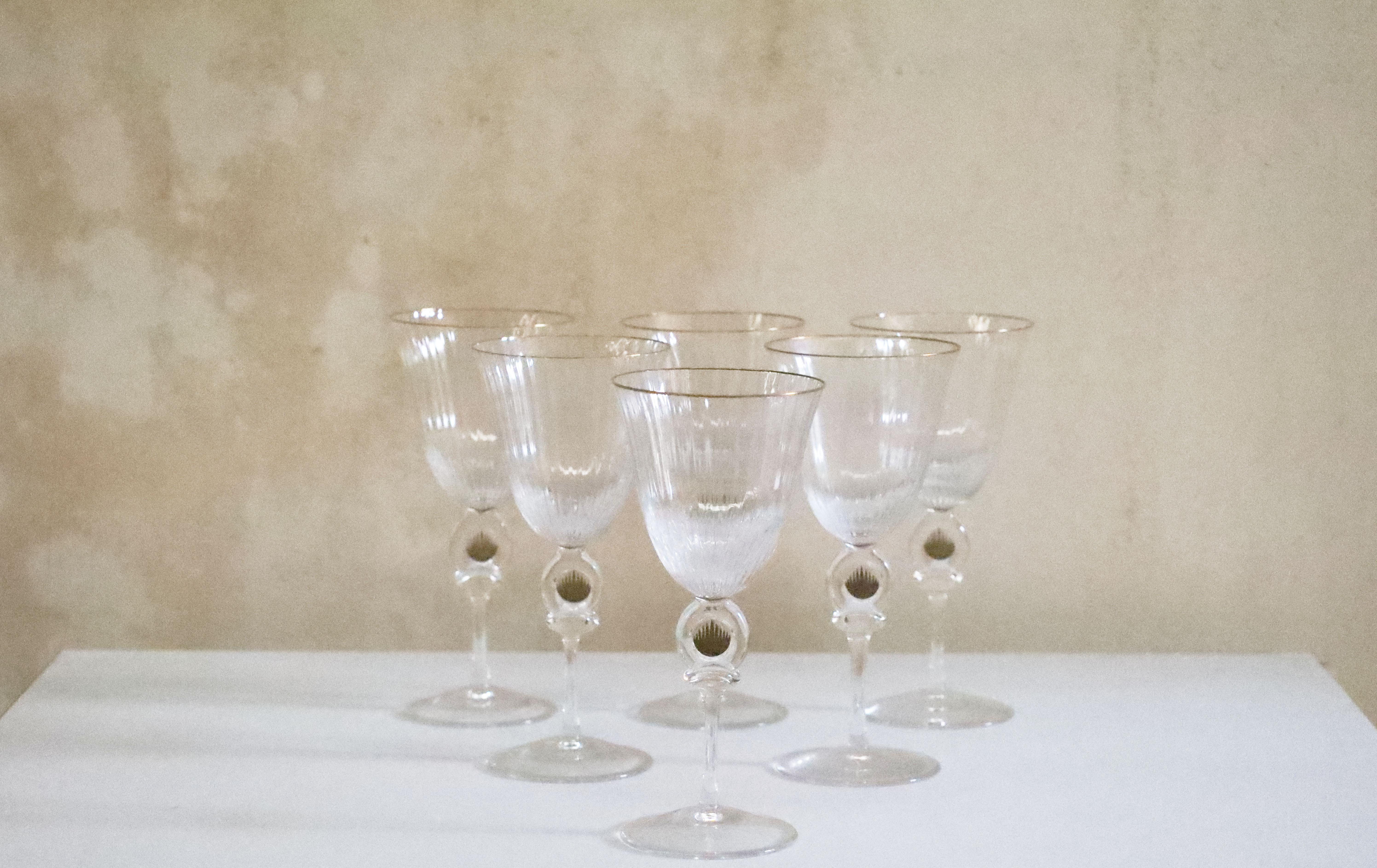 Set of 6 crystal wine glasses. Gold edges and a very elegant.
Comes with original Box. Impeccable.