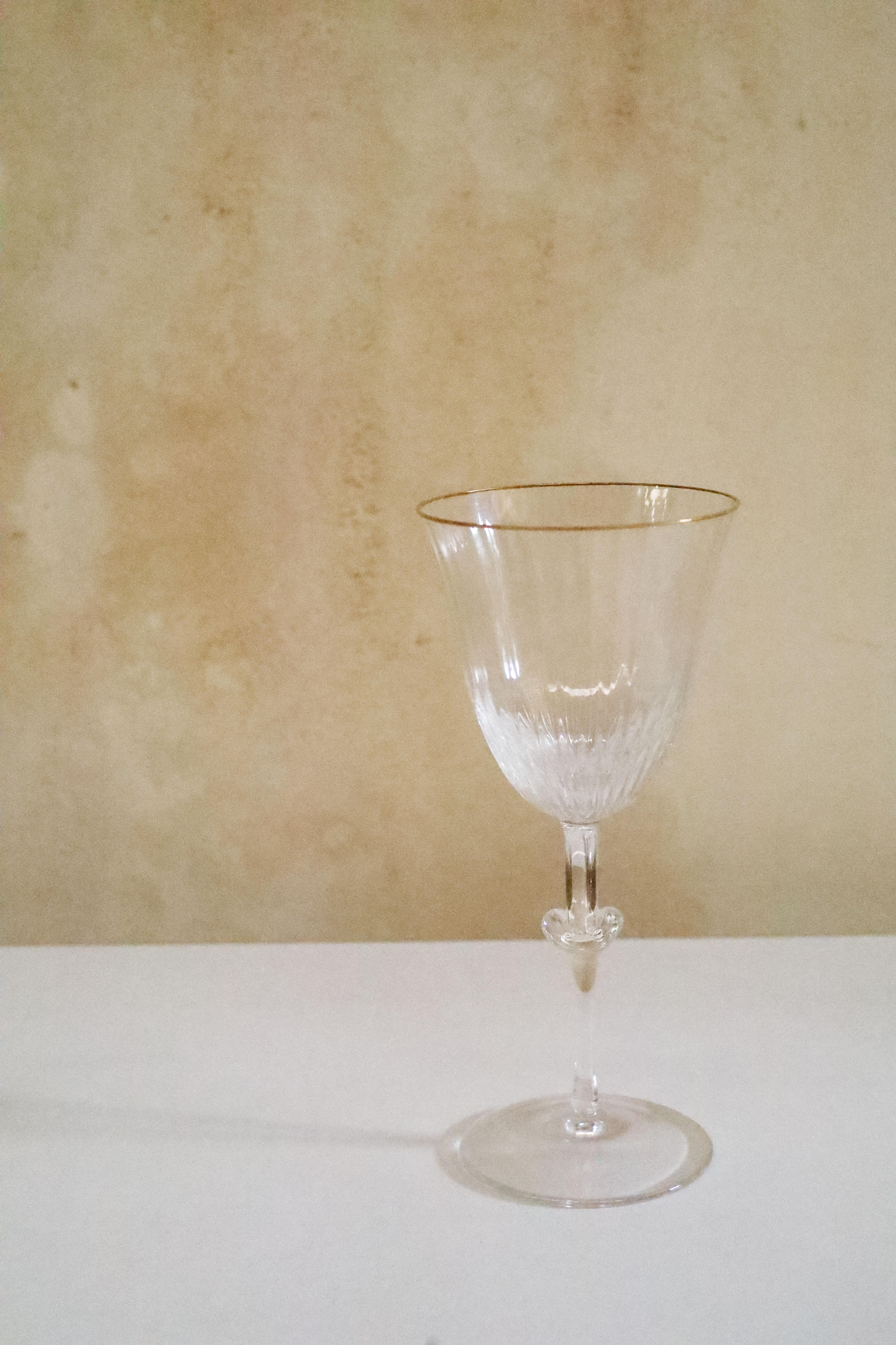 Daum Set of 6 Crystal Wine Glasses with Gold Edges In Excellent Condition For Sale In Mérida, YU
