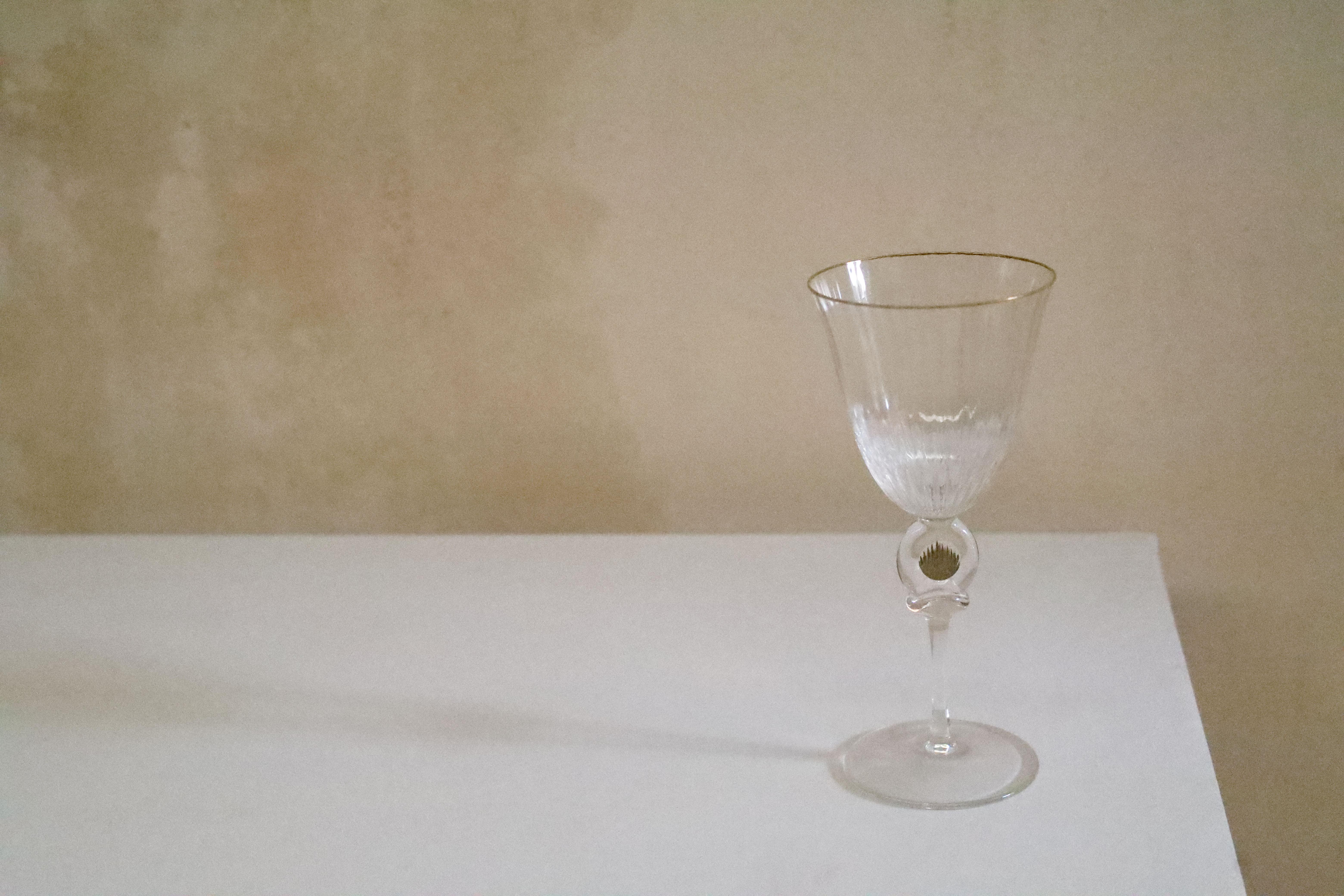 Daum Set of 6 Crystal Wine Glasses with Gold Edges For Sale 1