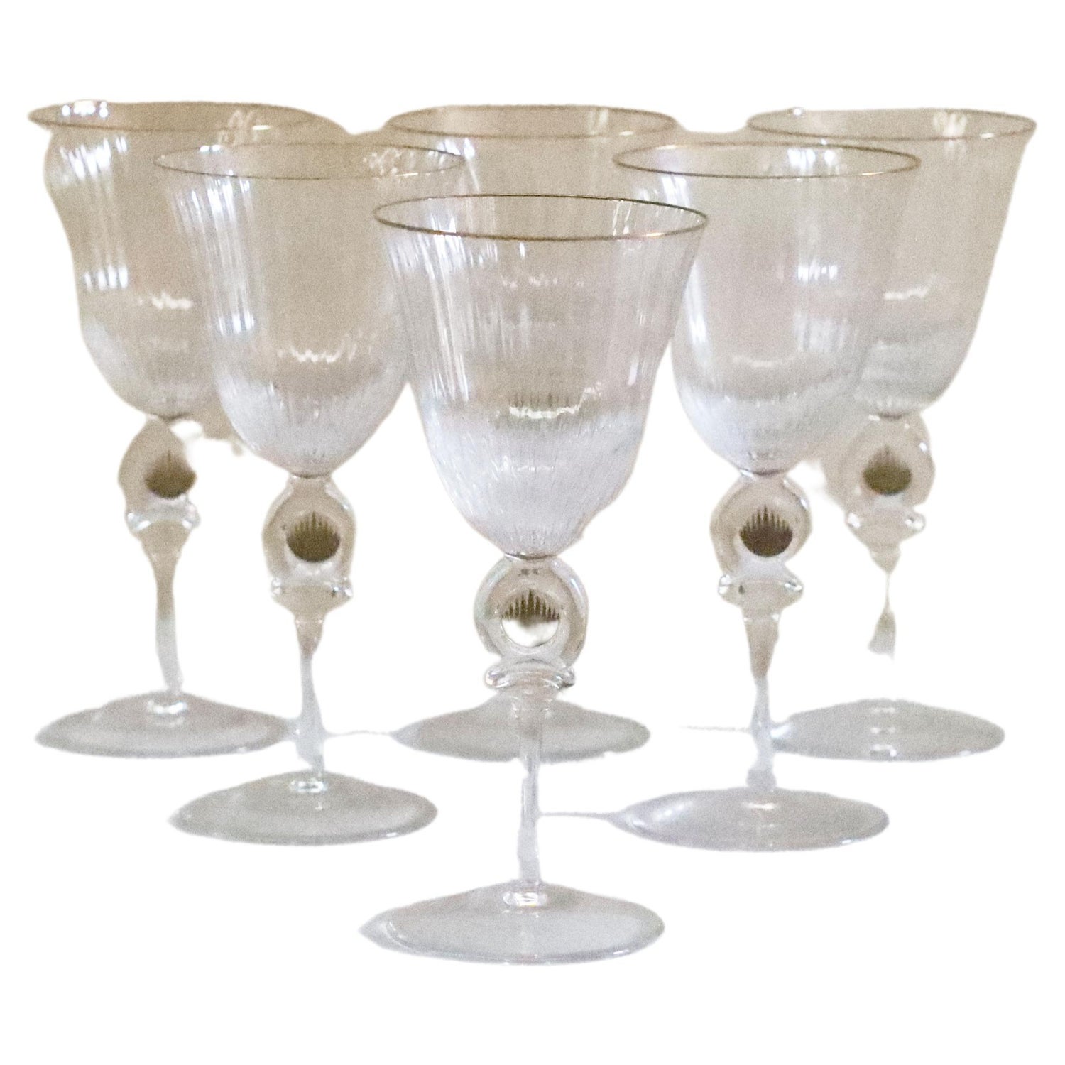 https://a.1stdibscdn.com/daum-set-of-6-crystal-wine-glasses-with-gold-edges-for-sale/f_73182/f_306114521664381585226/f_30611452_1664381585882_bg_processed.jpg?width=1500