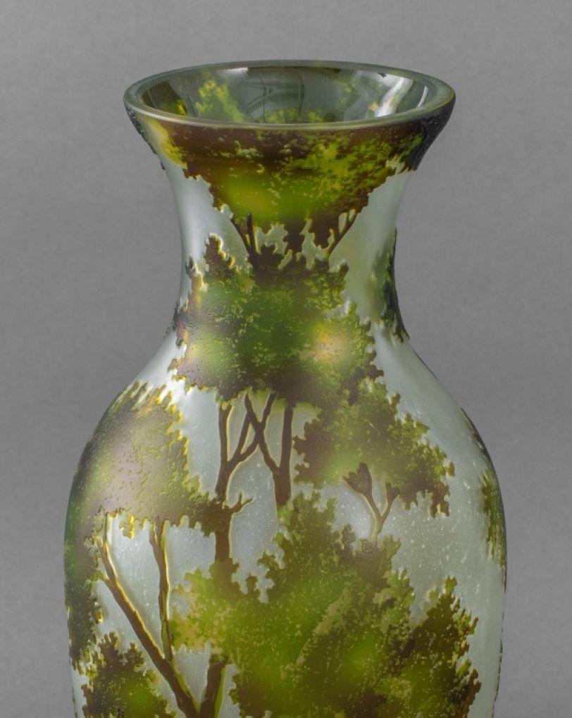 Daum Style Cameo Glass Vase In Good Condition For Sale In New York, NY