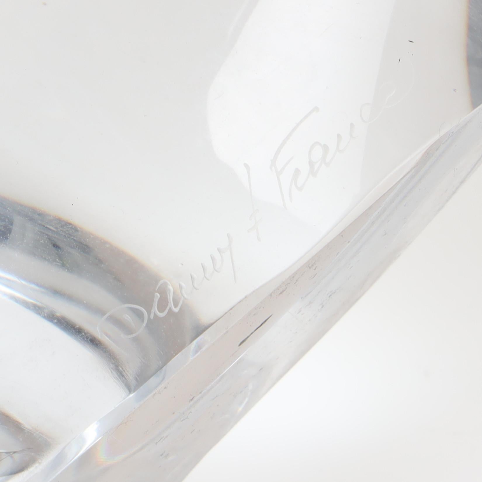 Lampe à poser Daum en clair  cristal moulé, France 1960. Signé Daum sur la partie inférieure 
22 cm/ 9 pouces  hauteur sans abat-jour
Bon état 