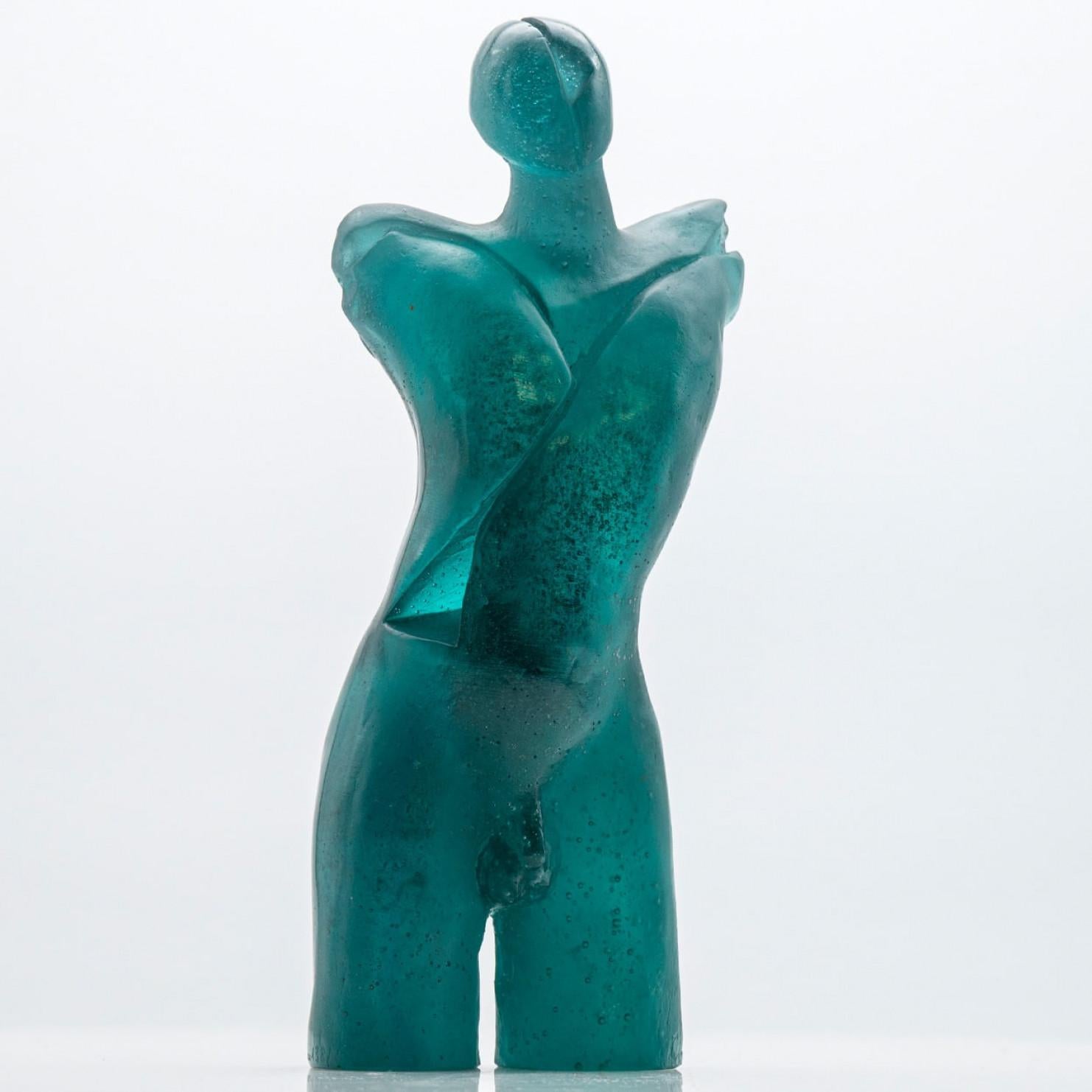 Lujo en estado puro, escultura de cristal de alta gama de Daum, Francia.

La escultura -hecha de vidrio artístico- es una silueta en colores turquesa. Una escultura preciosa.

Fundada en 1878 en Nancy (Francia), Daum lleva más de un siglo a la