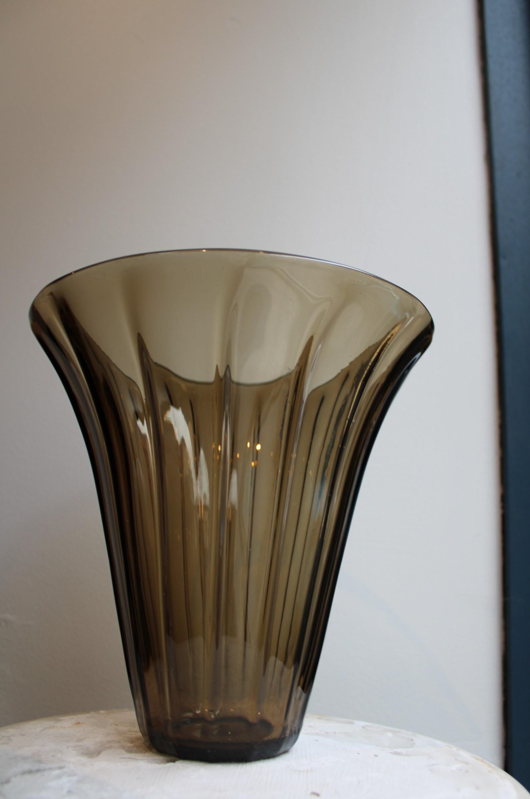 Daum vase, signed Daum Nancy France, 20th century  For Sale 2
